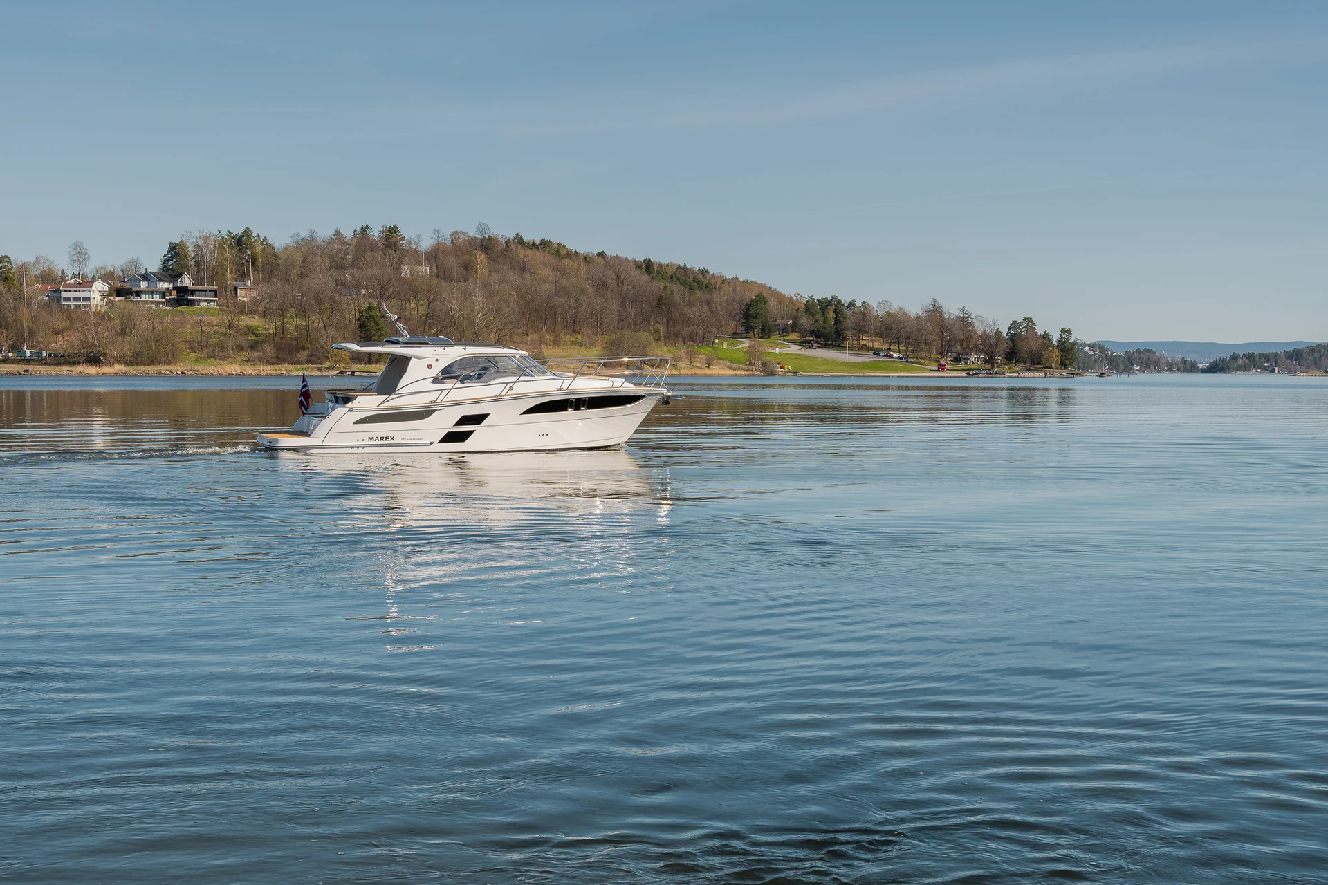 MAREX 310 Sun Cruiser exterior and deck photograph 3