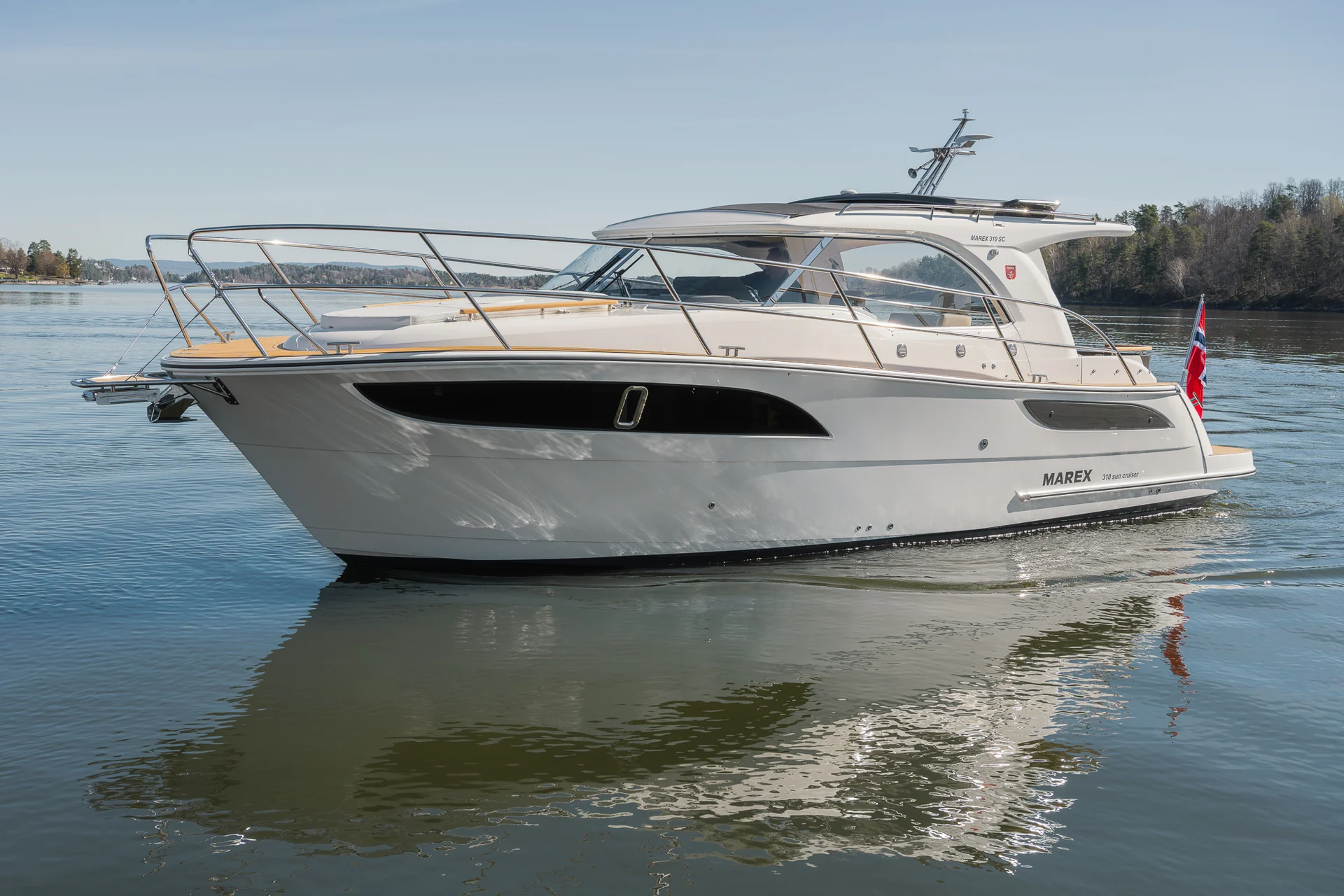 MAREX 310 Sun Cruiser exterior and deck photograph 4