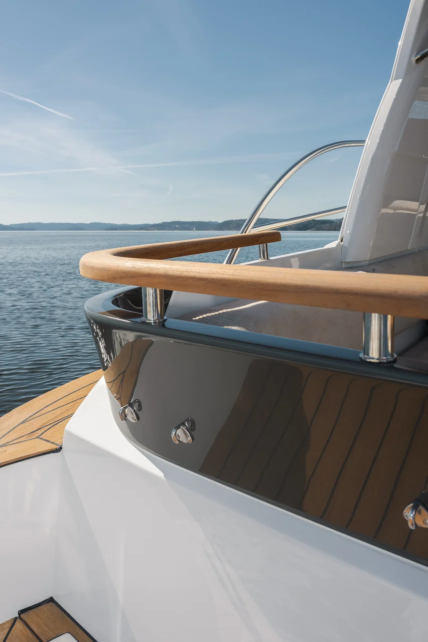 MAREX 310 Sun Cruiser exterior and deck photograph 13
