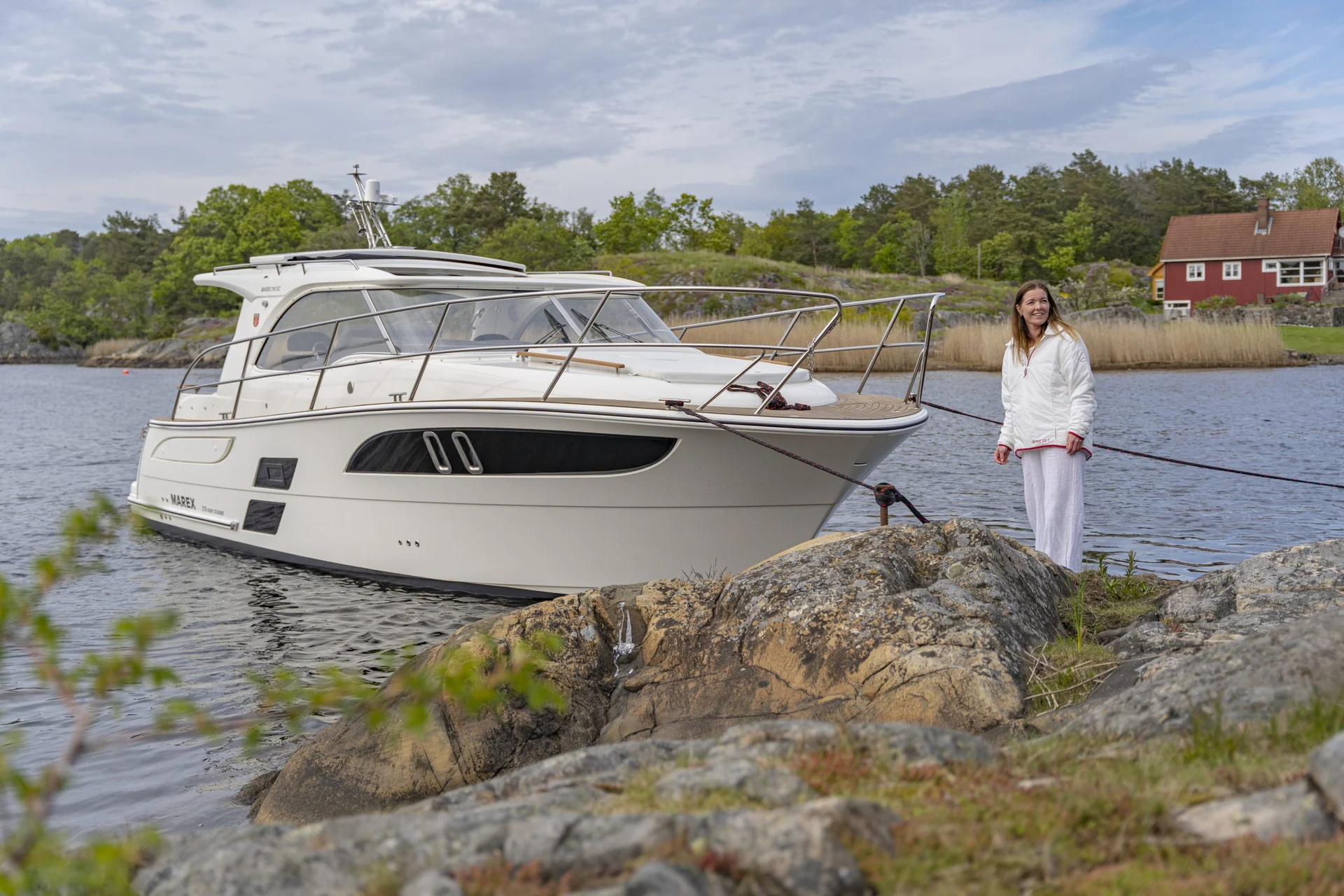MAREX 310 Sun Cruiser exterior and deck photograph 18