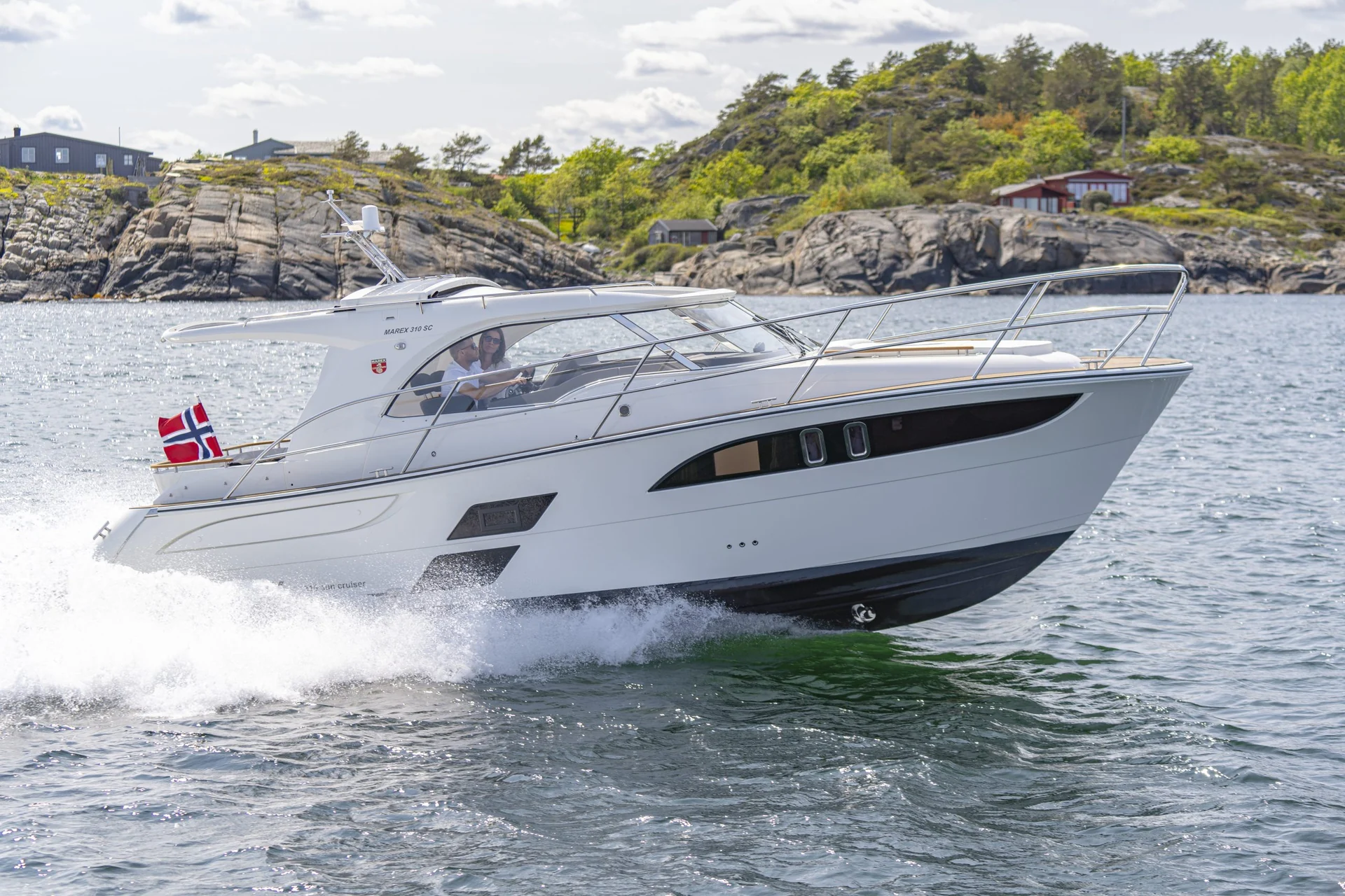 MAREX 310 Sun Cruiser exterior and deck photograph 24