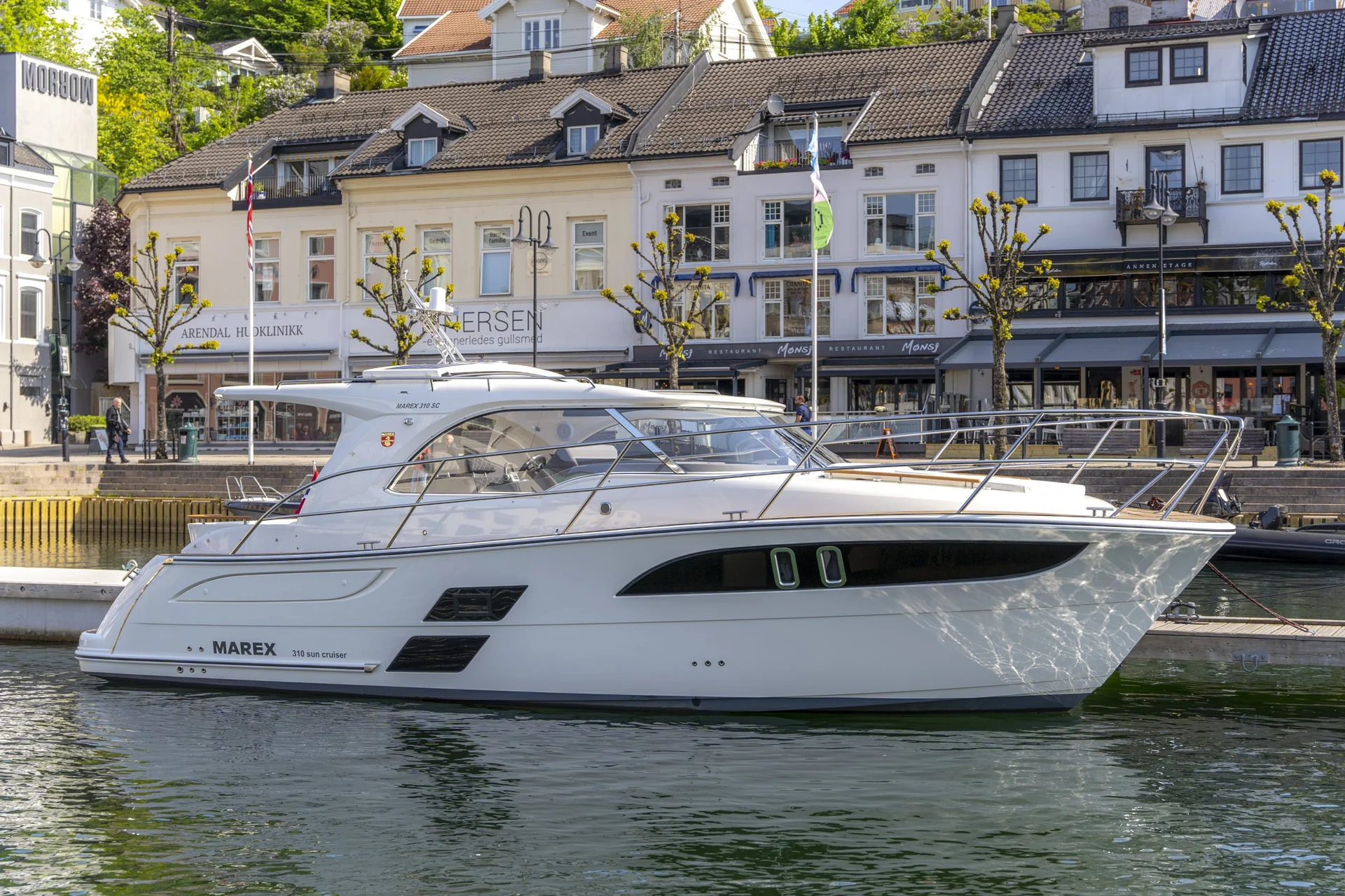 MAREX 310 Sun Cruiser exterior and deck photograph 25