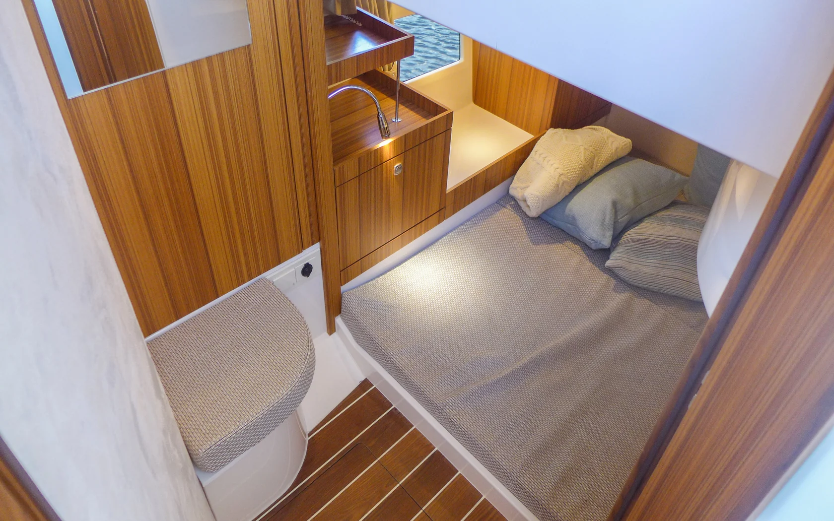 MAREX 310 Sun Cruiser cabin and interior photograph 45