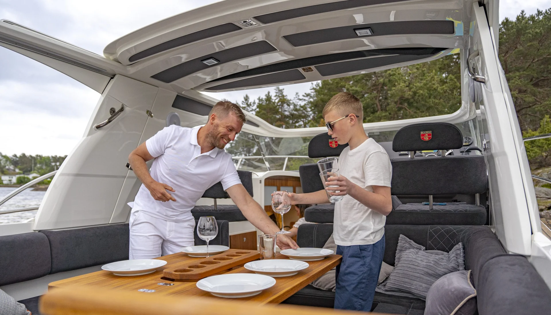 MAREX 310 extended platform and cockpit protection Fast Smart Canopy