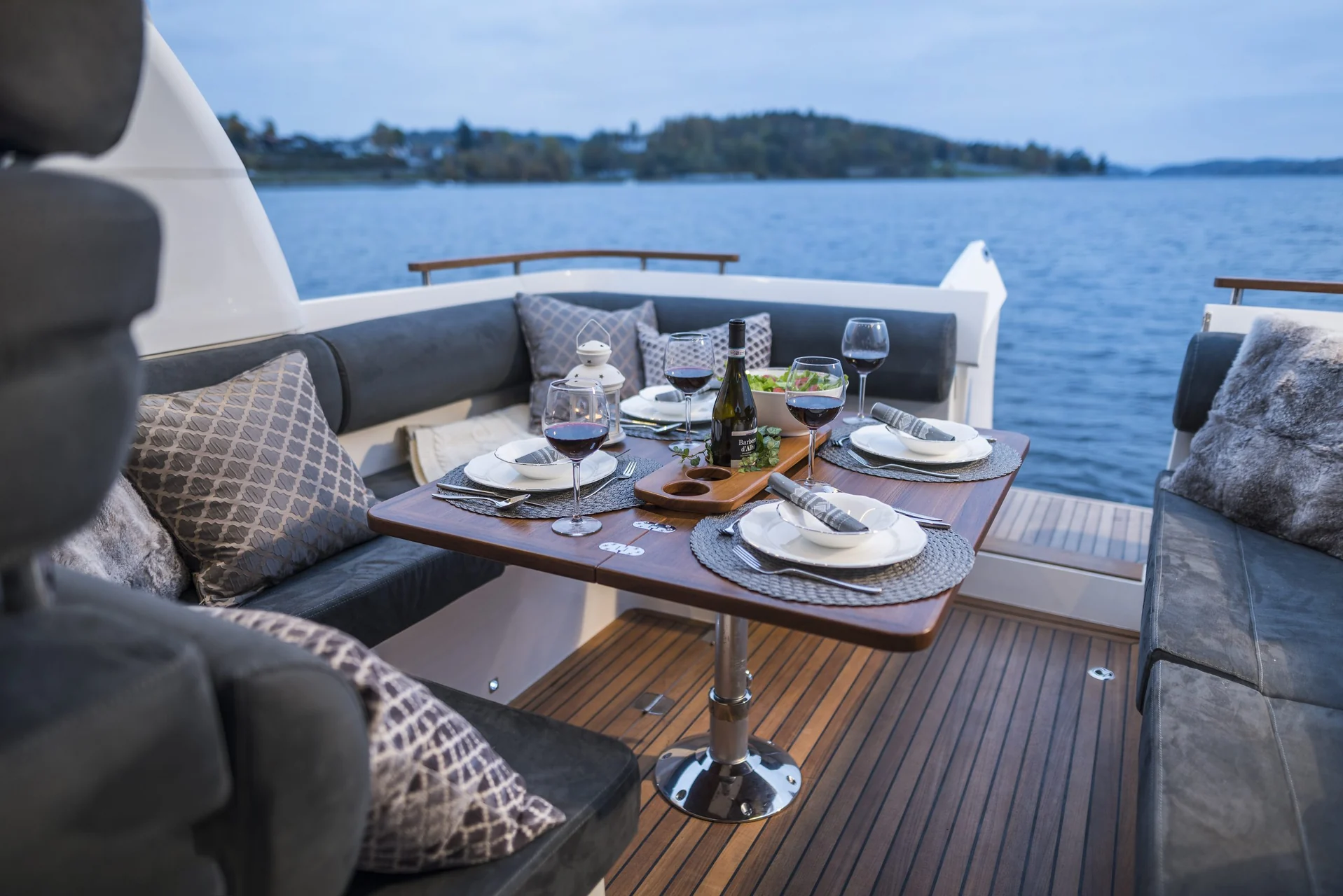 MAREX 310 Sun Cruiser cabin and interior photograph 51