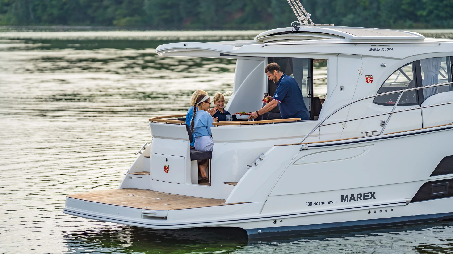 MAREX 330 Scandinavia Long bathing platform