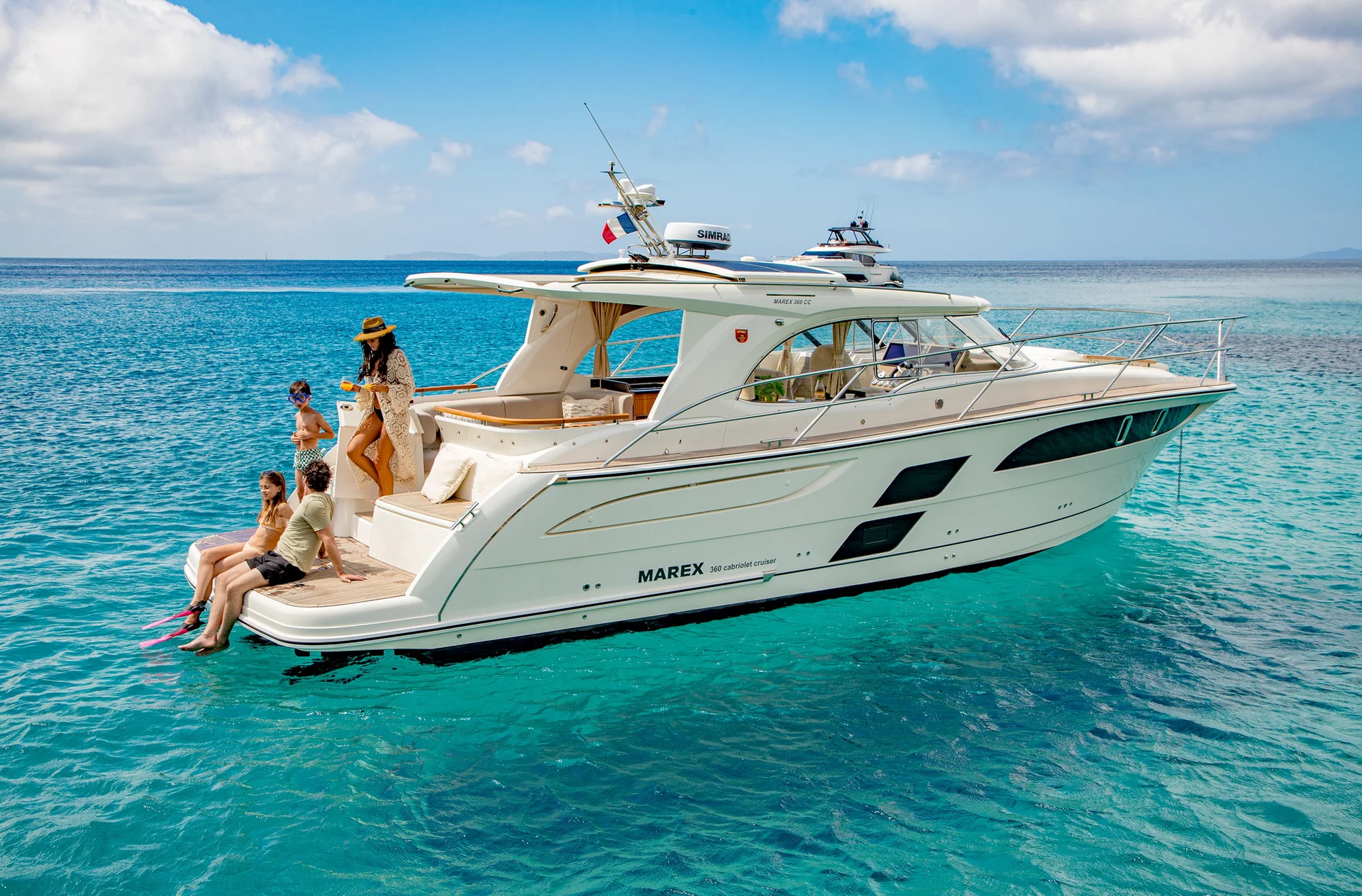 MAREX 360 Cabriolet Cruiser running in open water