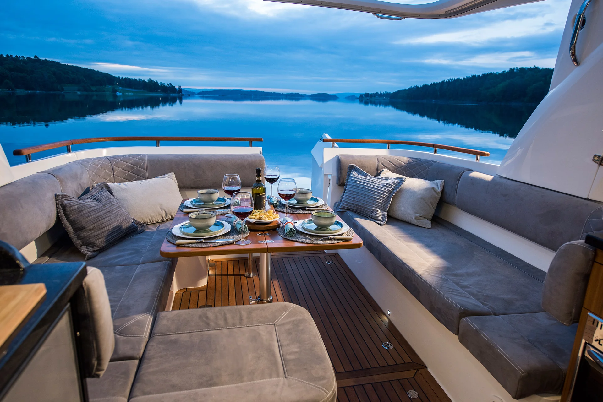 MAREX 360 Cabriolet Cruiser interior photograph 15