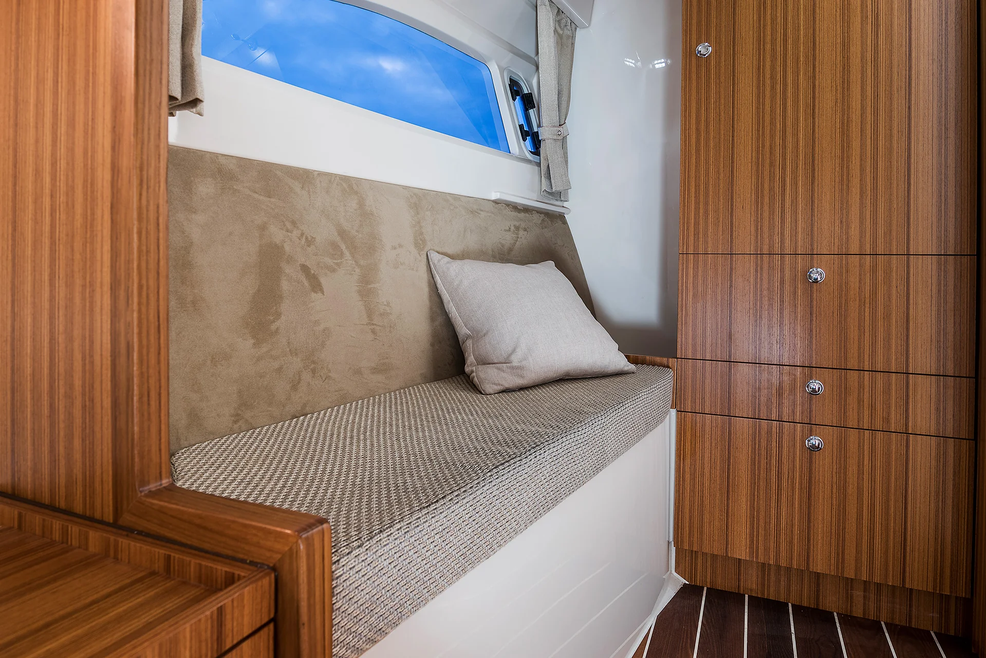 MAREX 360 Cabriolet Cruiser interior photograph 25