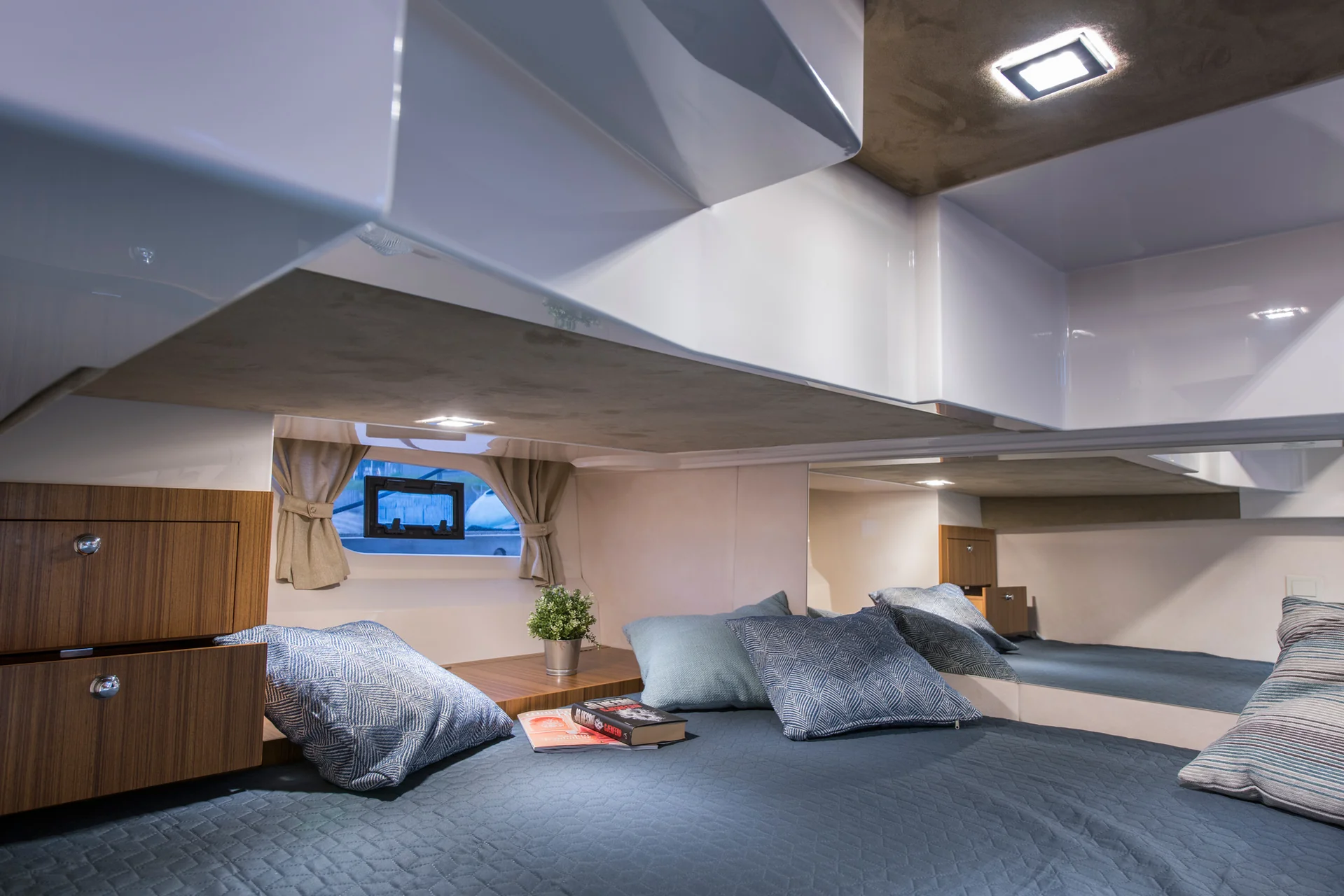 MAREX 360 Cabriolet Cruiser interior photograph 27