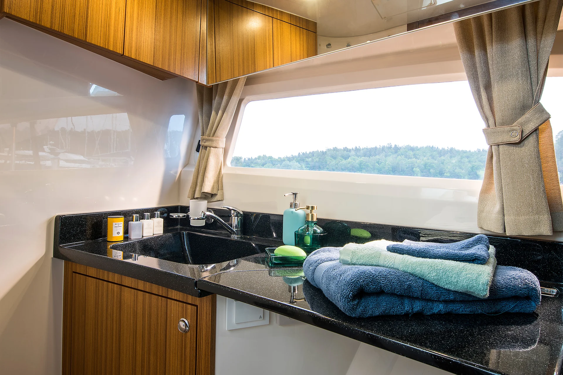 MAREX 360 Cabriolet Cruiser interior photograph 29