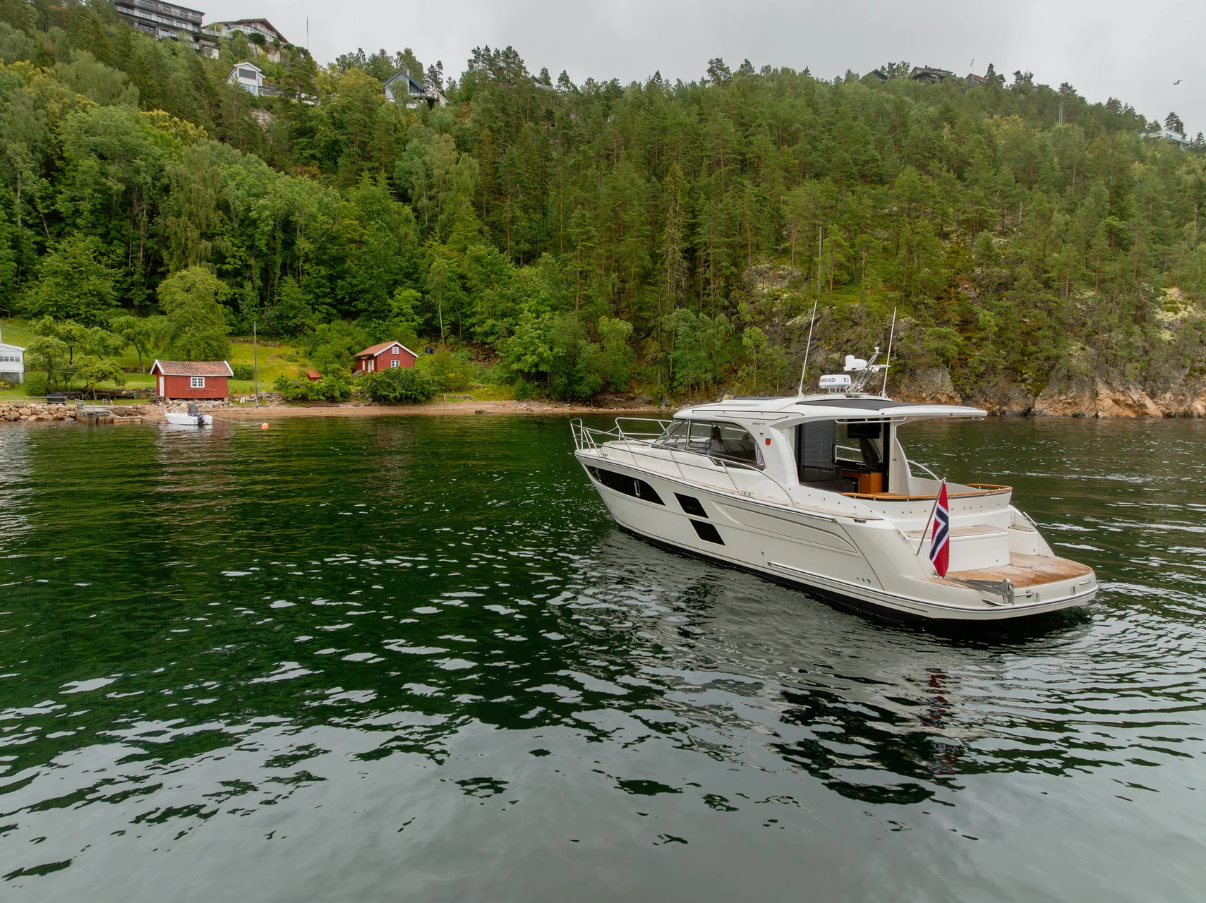 MAREX 375 exterior photograph 3