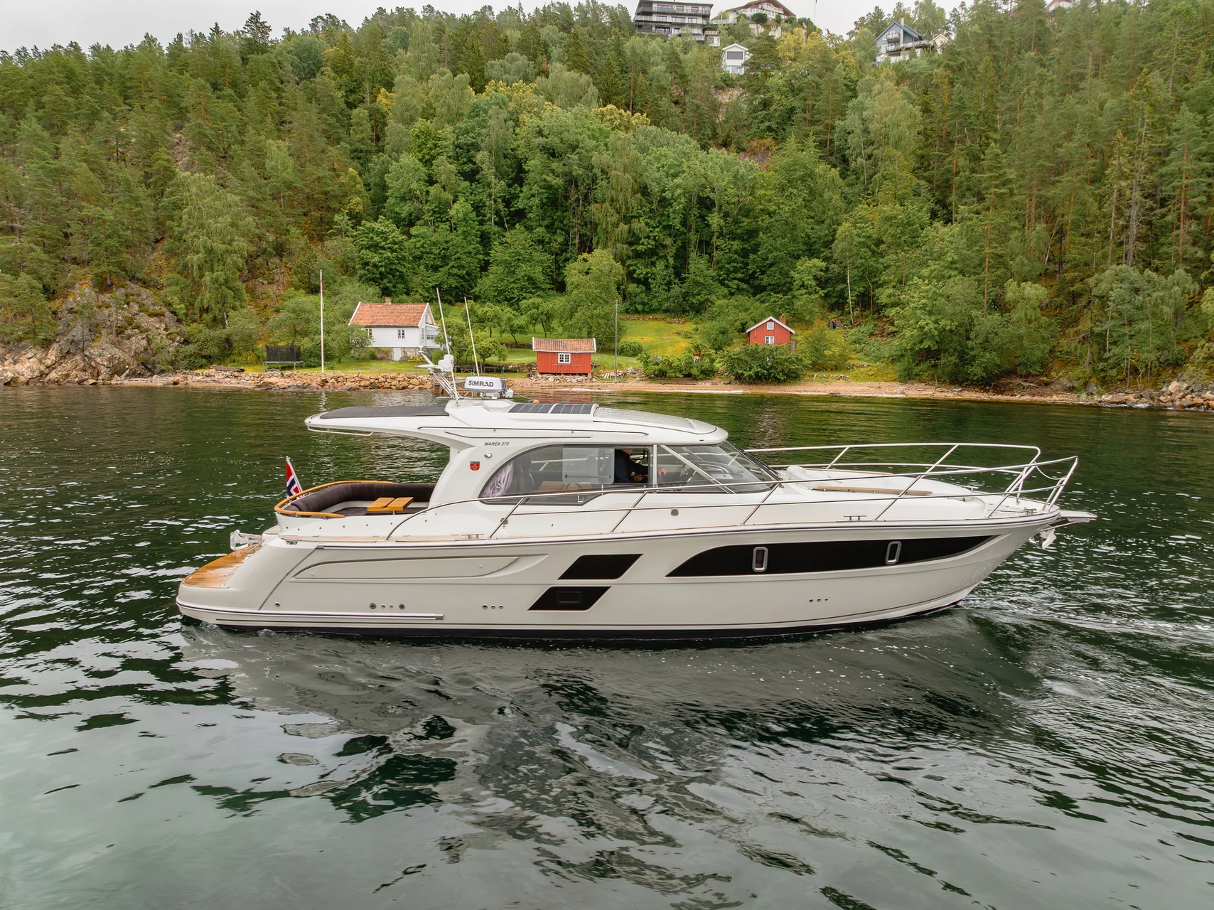 MAREX 375 exterior photograph 4