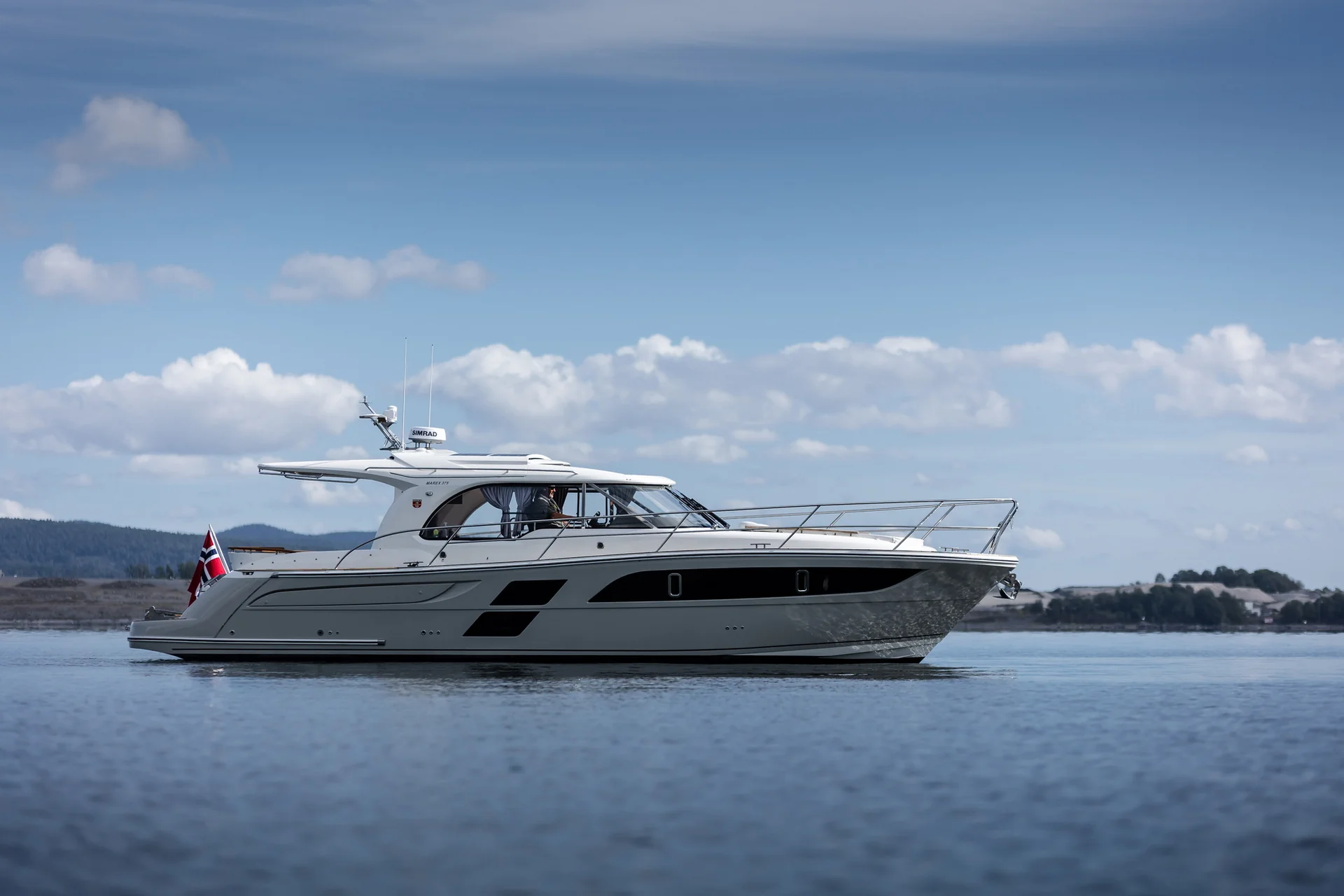 MAREX 375 exterior photograph 7
