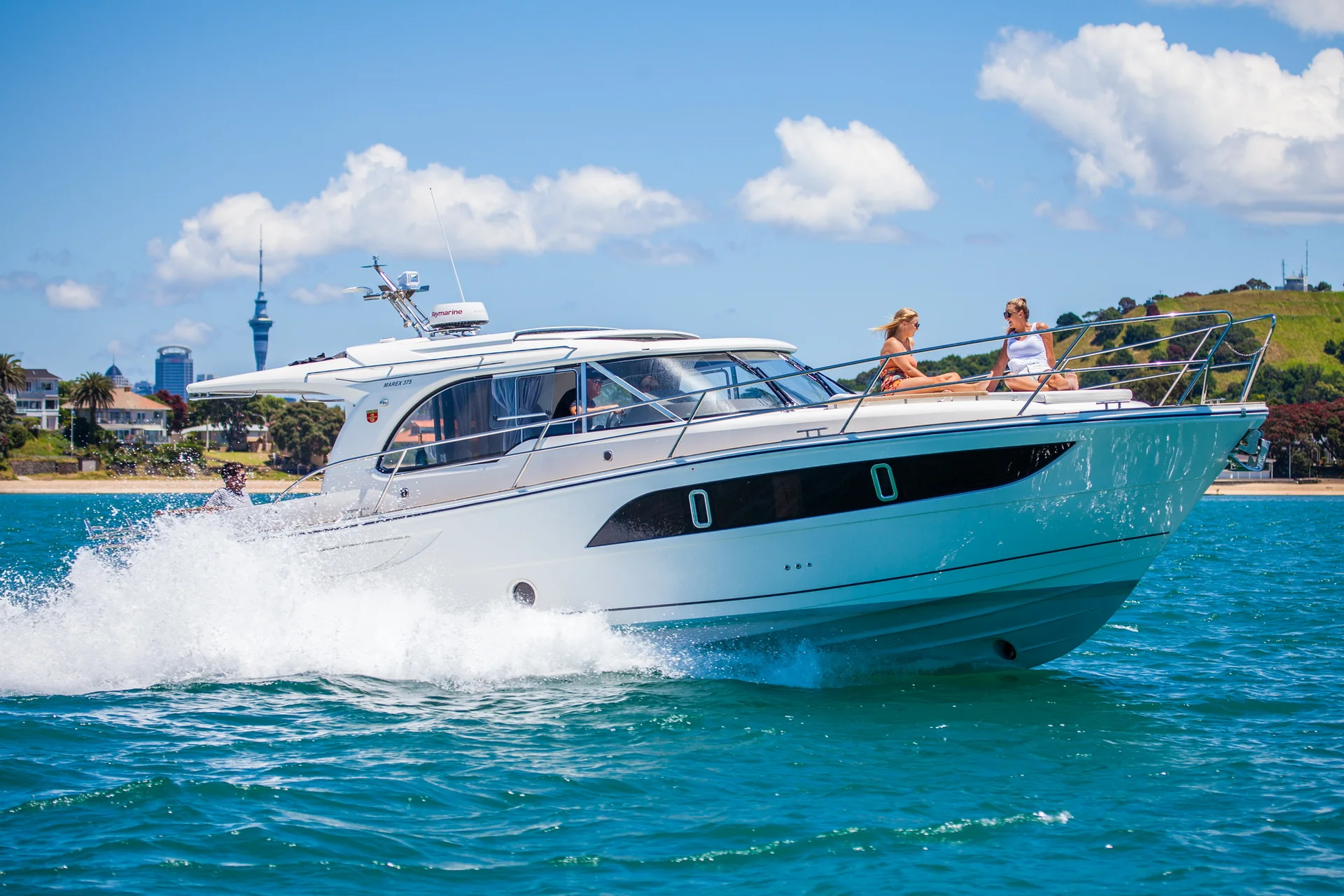 MAREX 375 exterior photograph 10