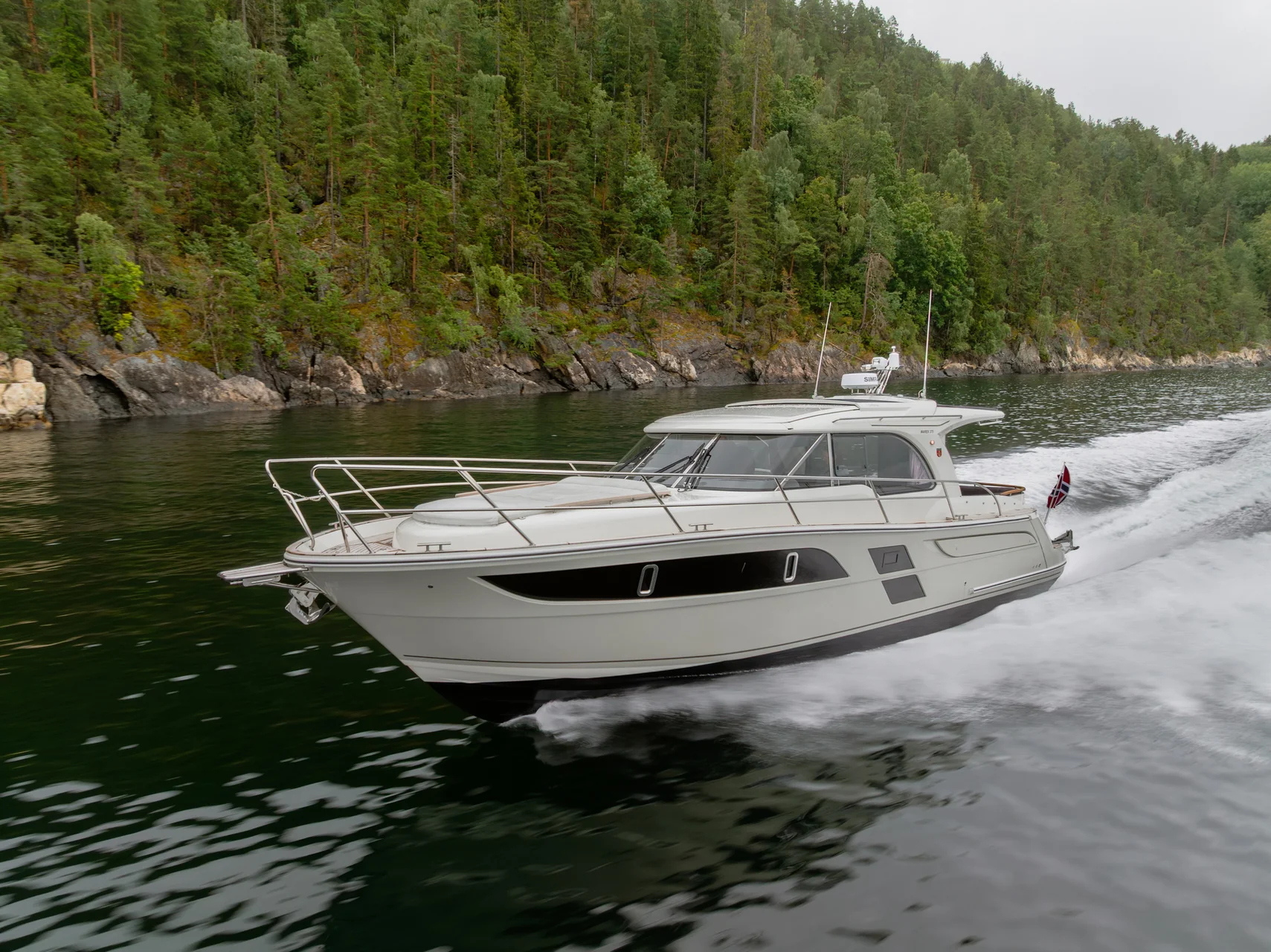 MAREX 375 exterior photograph 17