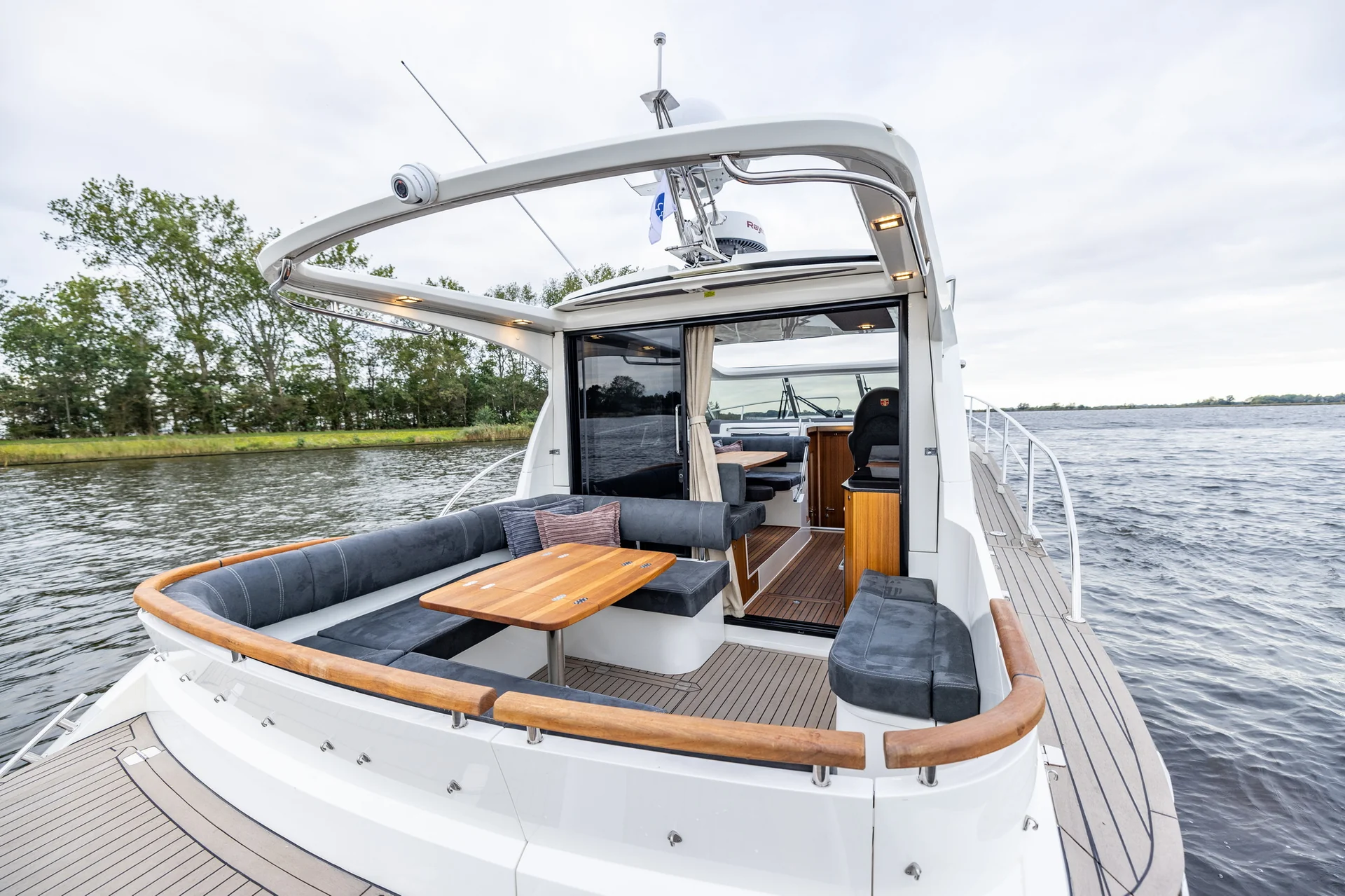 MAREX 375 interior photograph 19