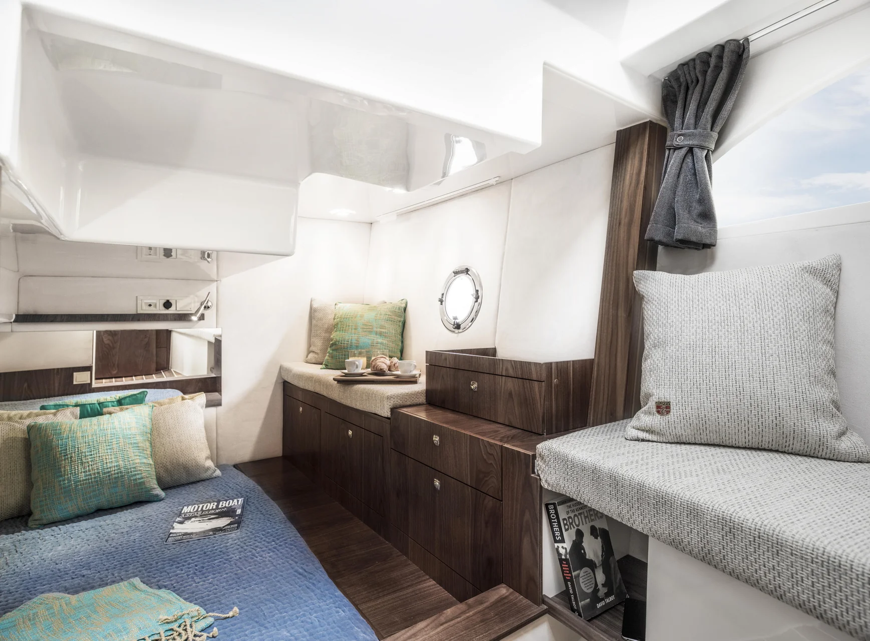MAREX 375 Two substantial cabins