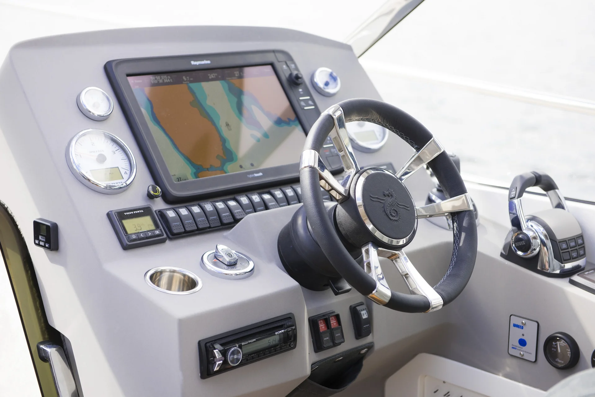 MAREX 375 interior photograph 28