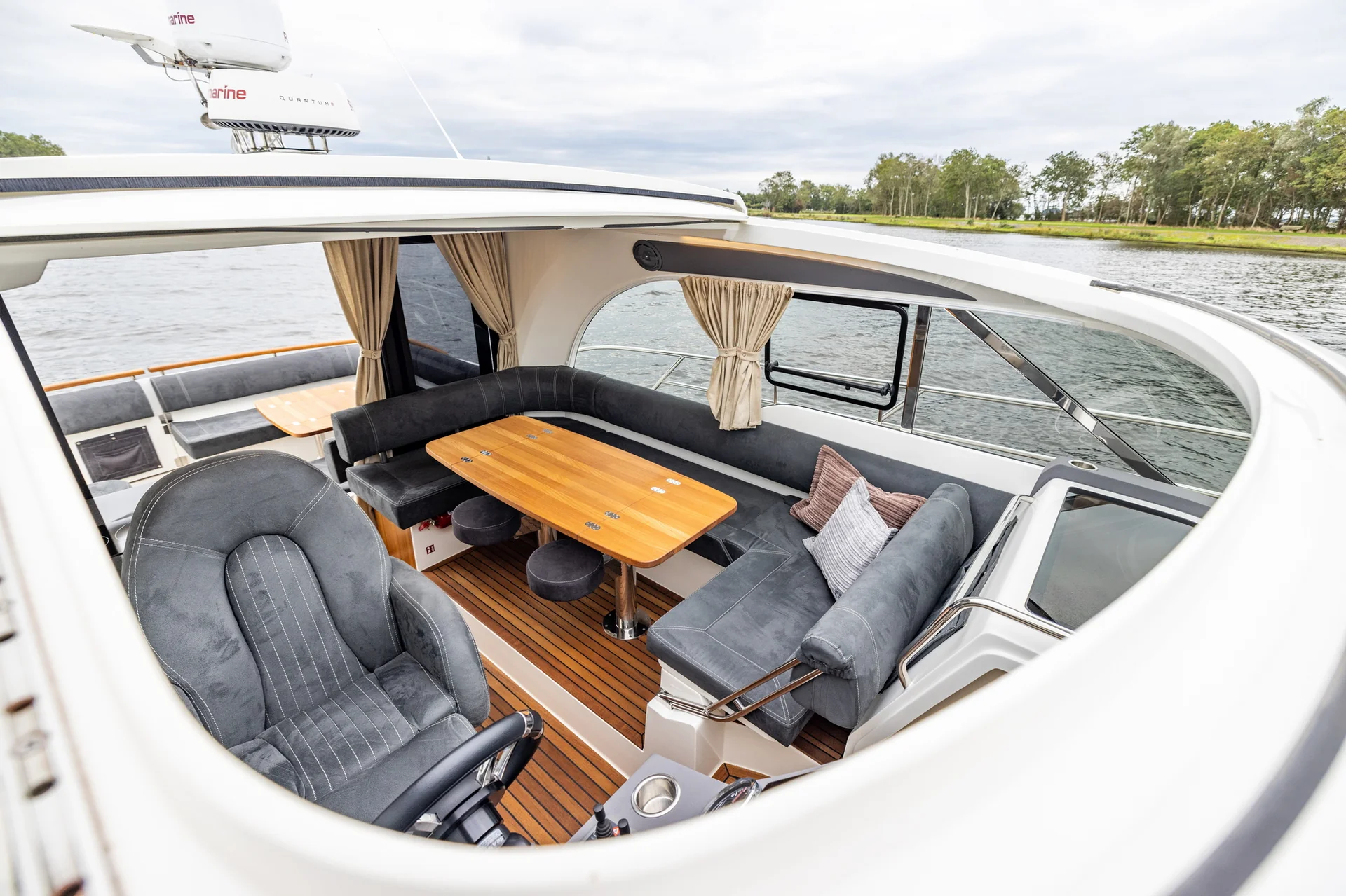 MAREX 375 interior photograph 30