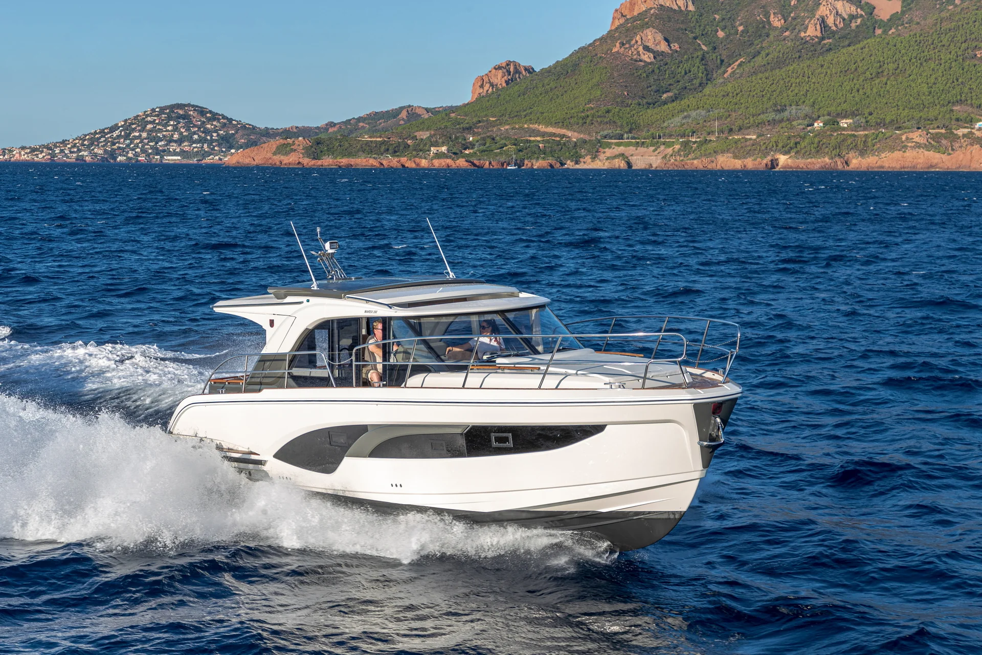 MAREX 390 exterior photograph 3