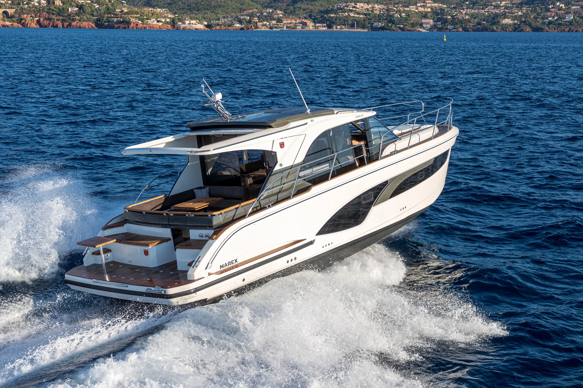 MAREX 390 exterior photograph 7