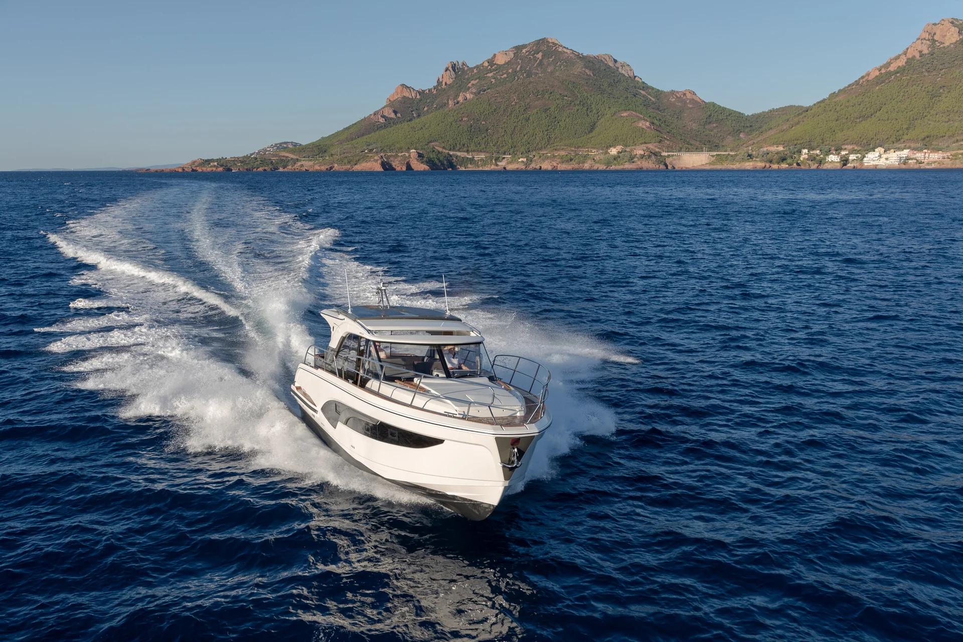 MAREX 390 exterior photograph 10