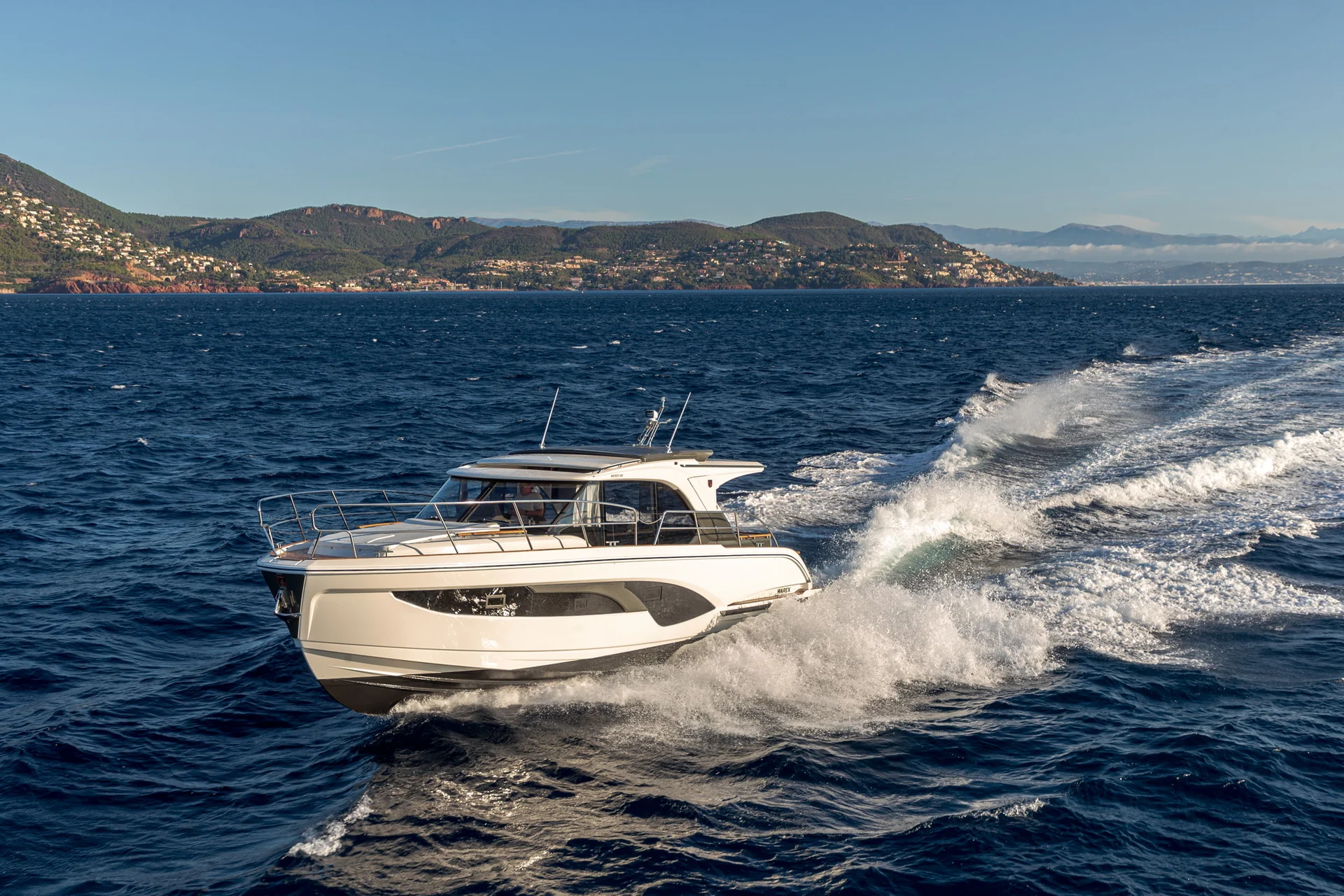 MAREX 390 exterior photograph 14