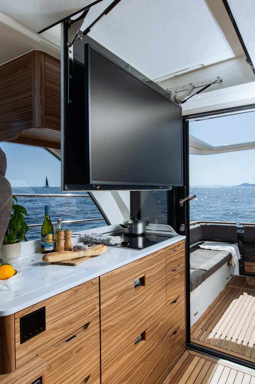 MAREX 390 interior photograph 24
