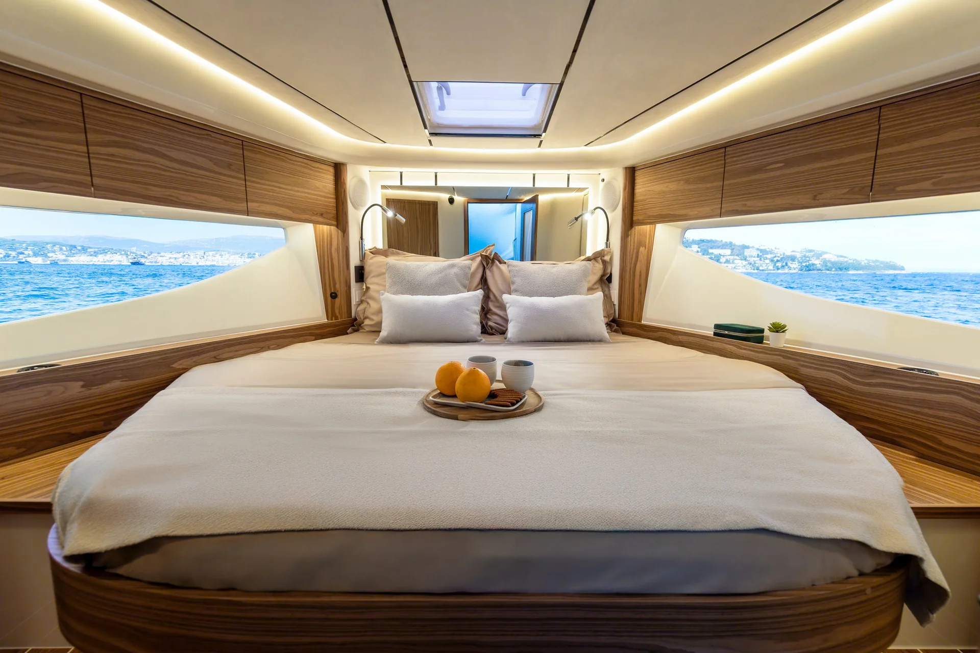 MAREX 390 interior photograph 30