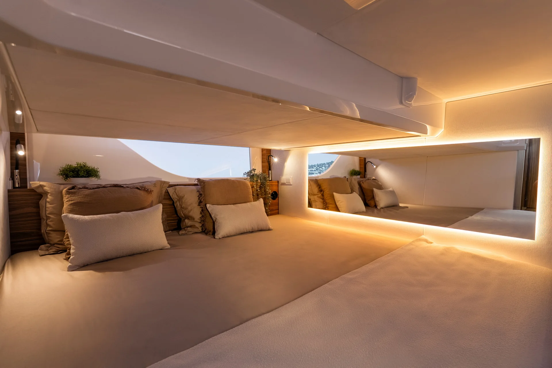 MAREX 390 interior photograph 31