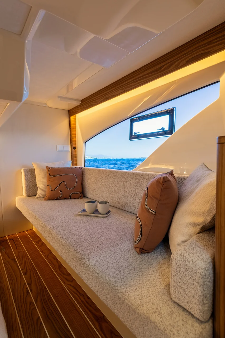 MAREX 390 interior photograph 33