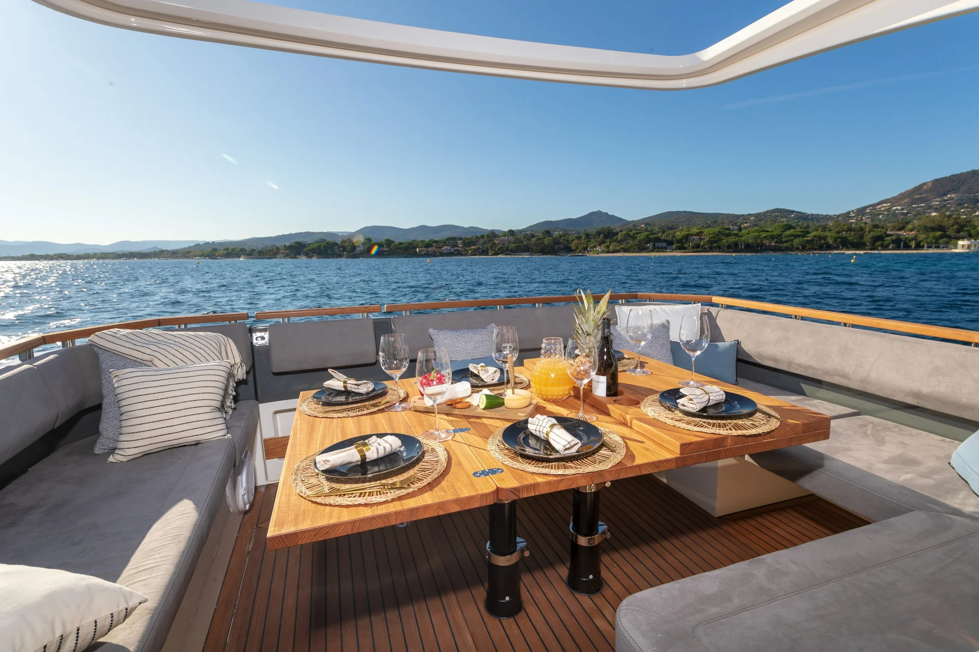 MAREX 440 Gourmet Cruiser interior photograph 28