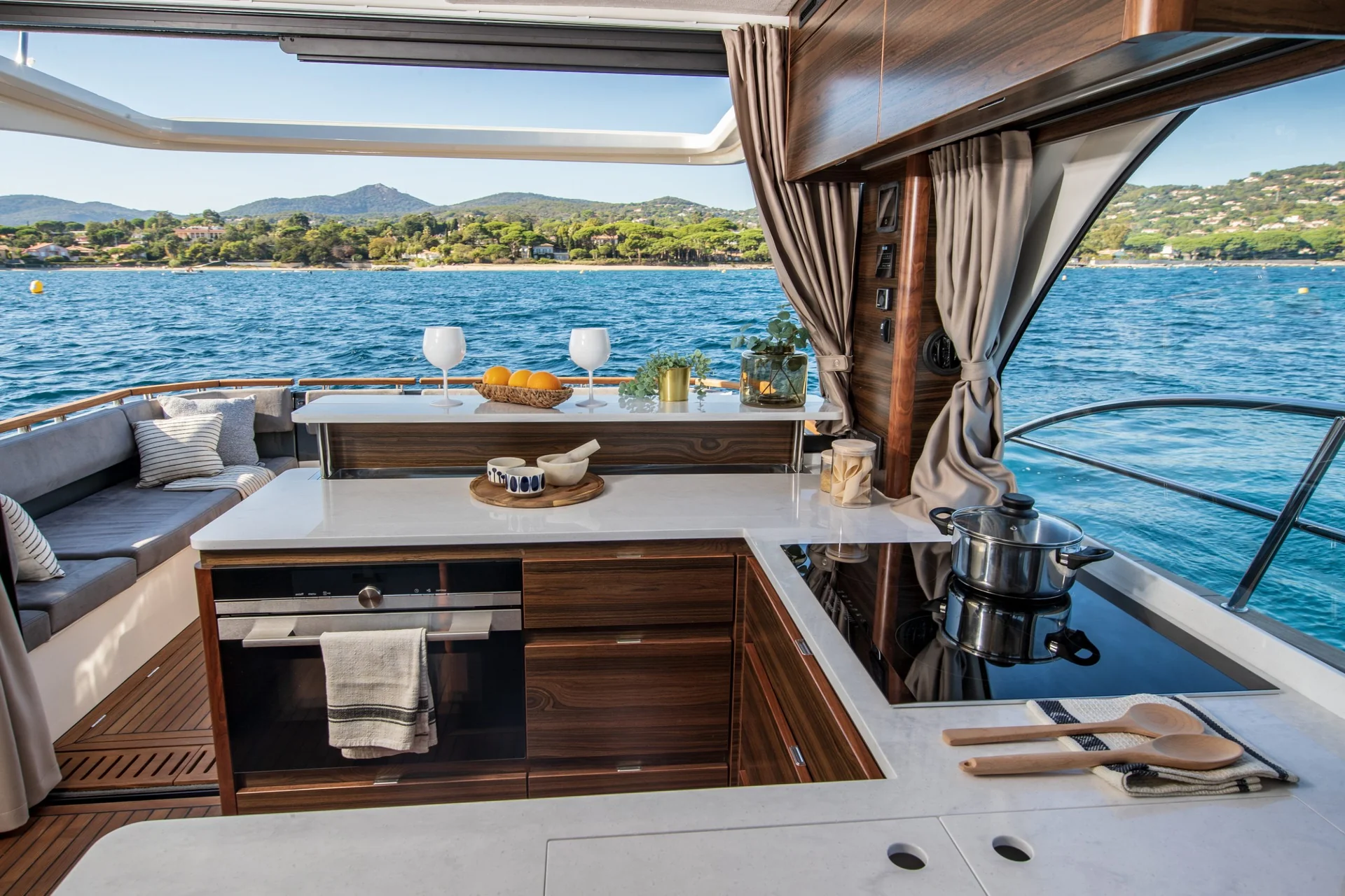 MAREX 440 Gourmet Cruiser Rapid weather protection