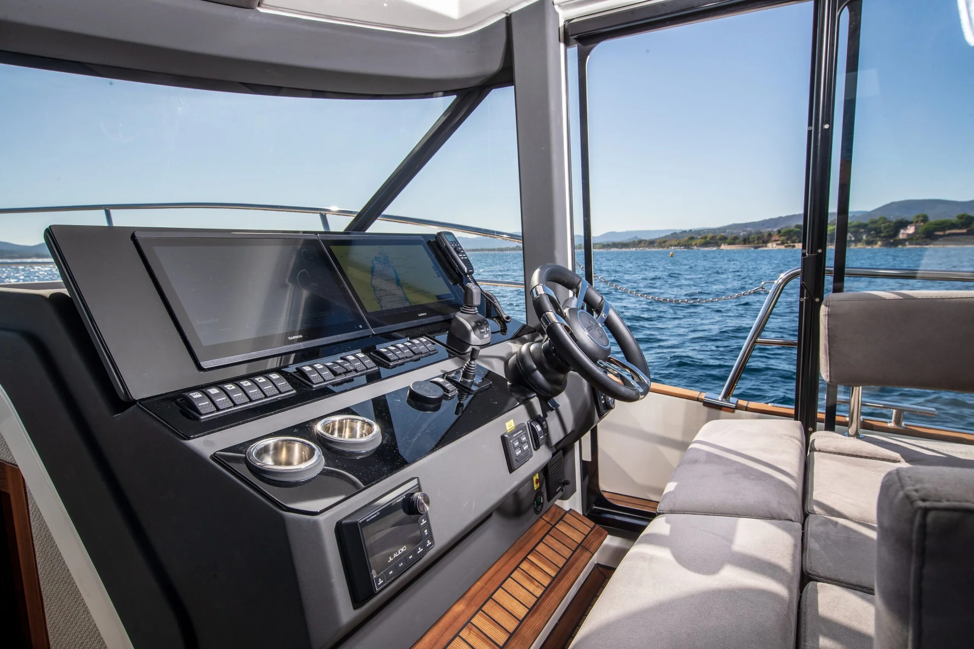 MAREX 440 Gourmet Cruiser Flagship construction quality