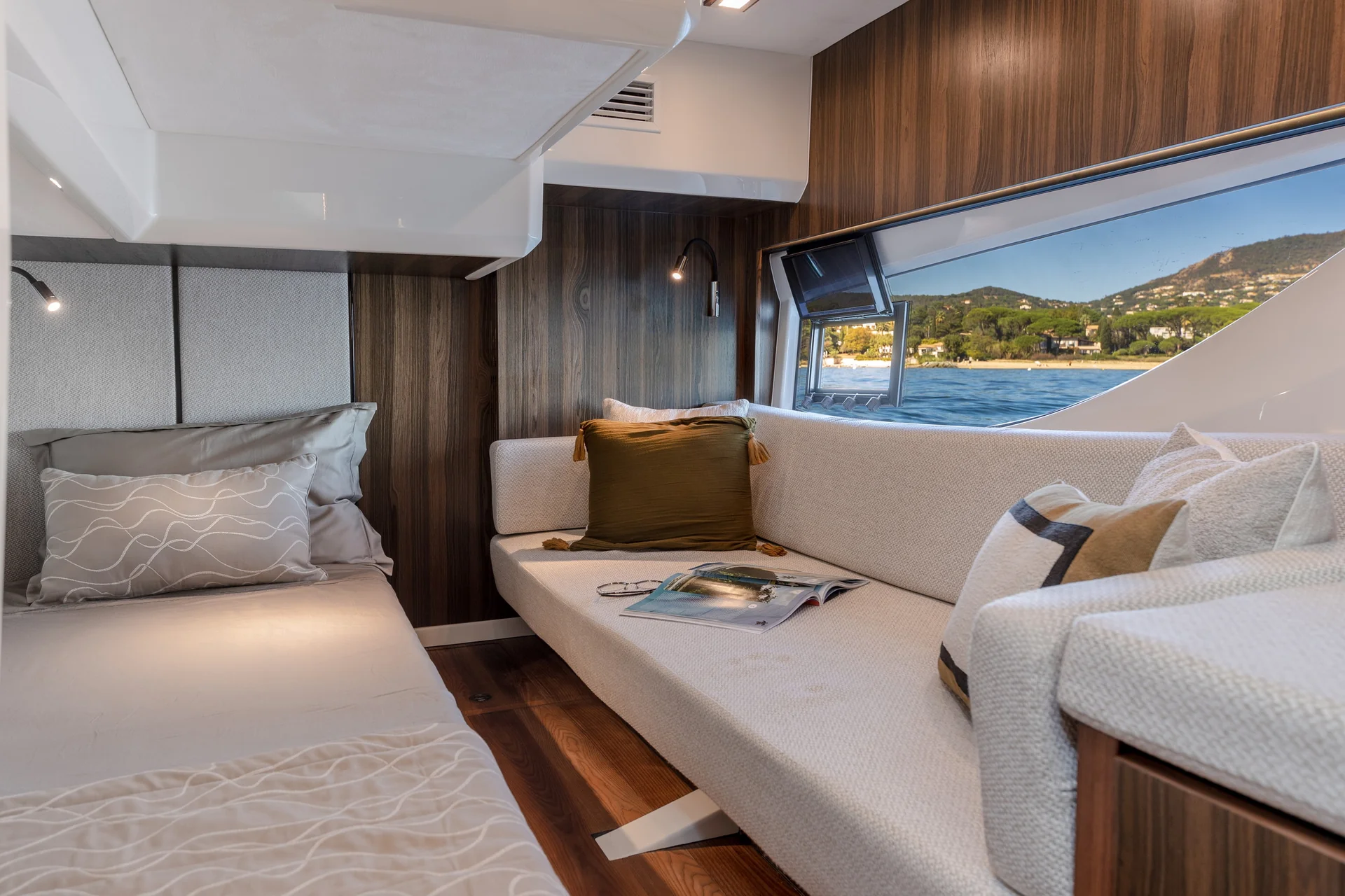 MAREX 440 Gourmet Cruiser interior photograph 36