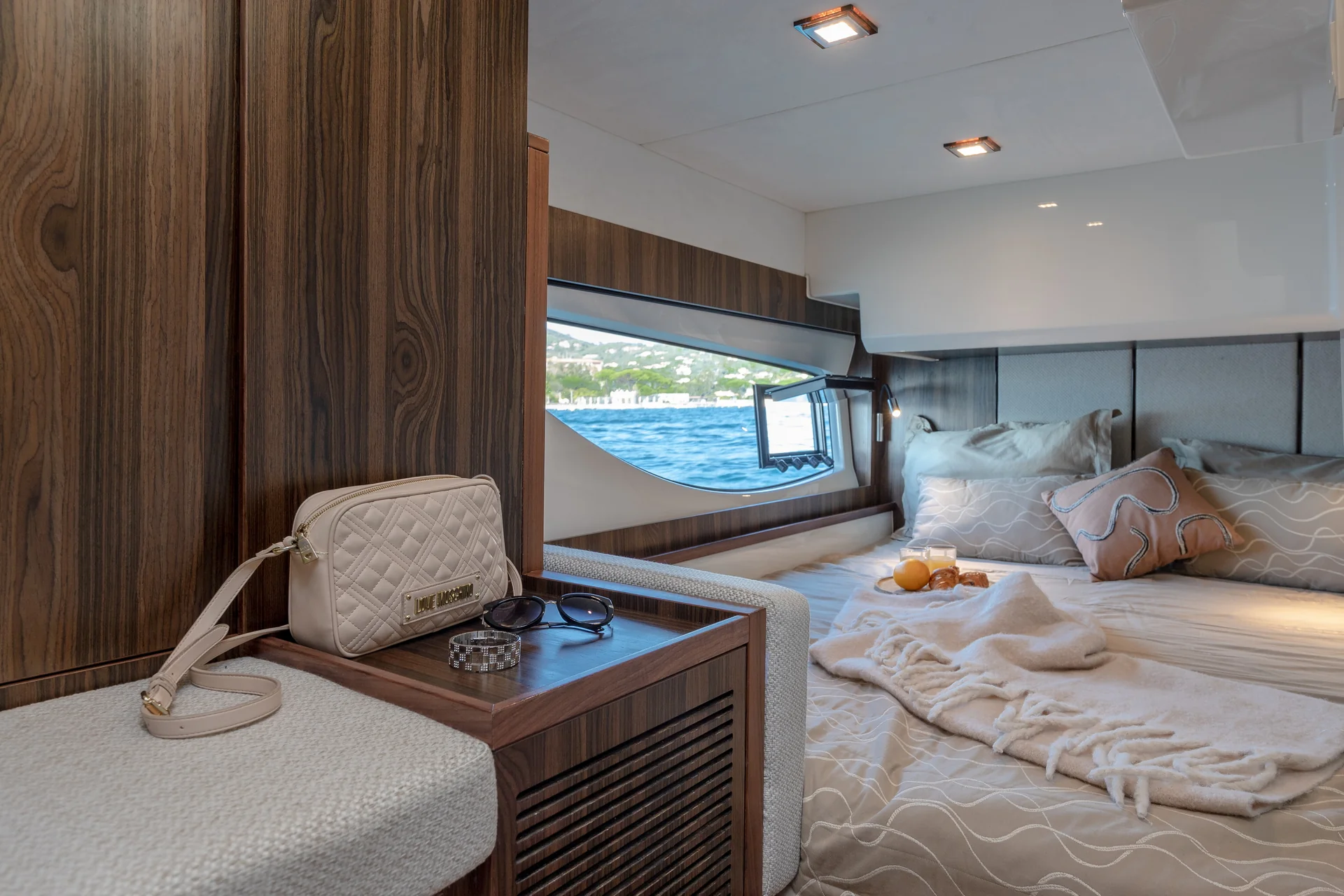 MAREX 440 Gourmet Cruiser interior photograph 42