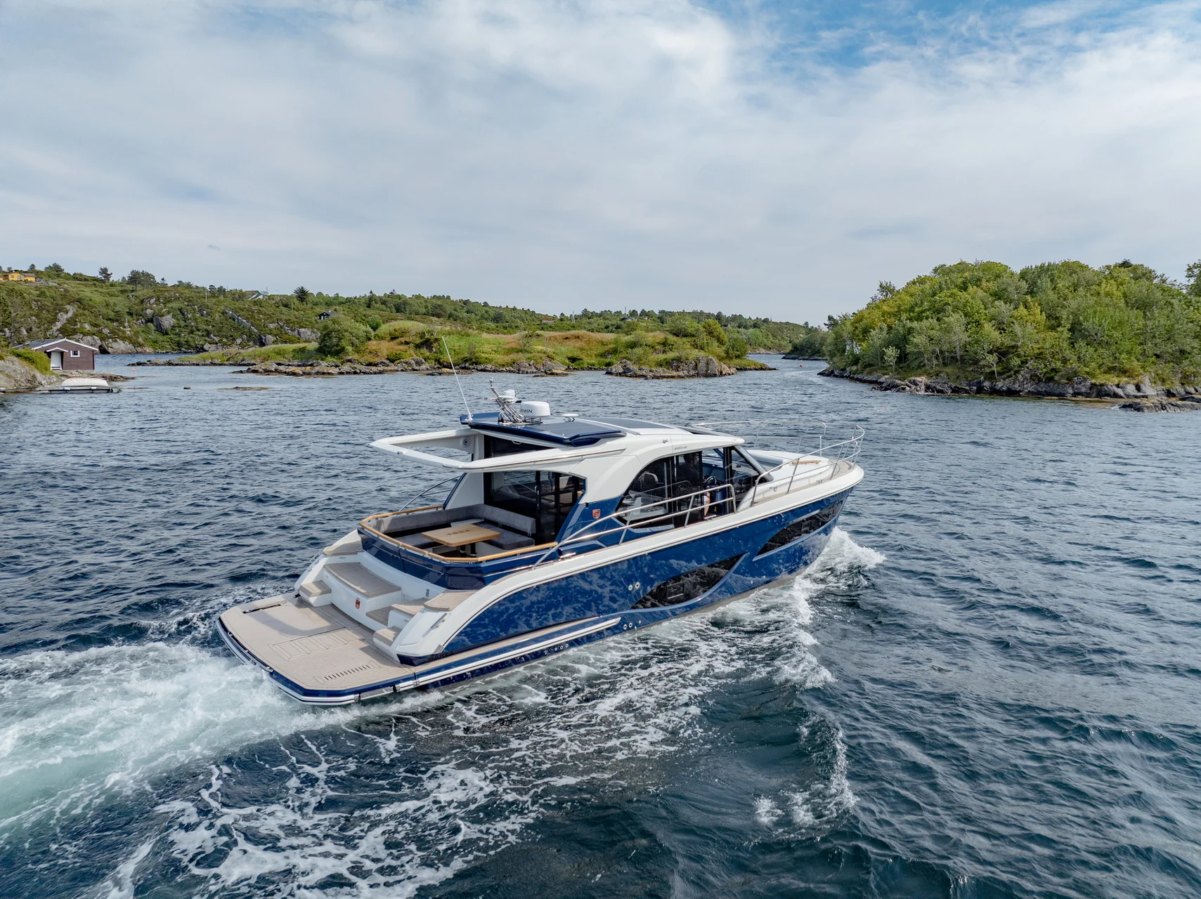 MAREX 440 Scandinavia running in open water