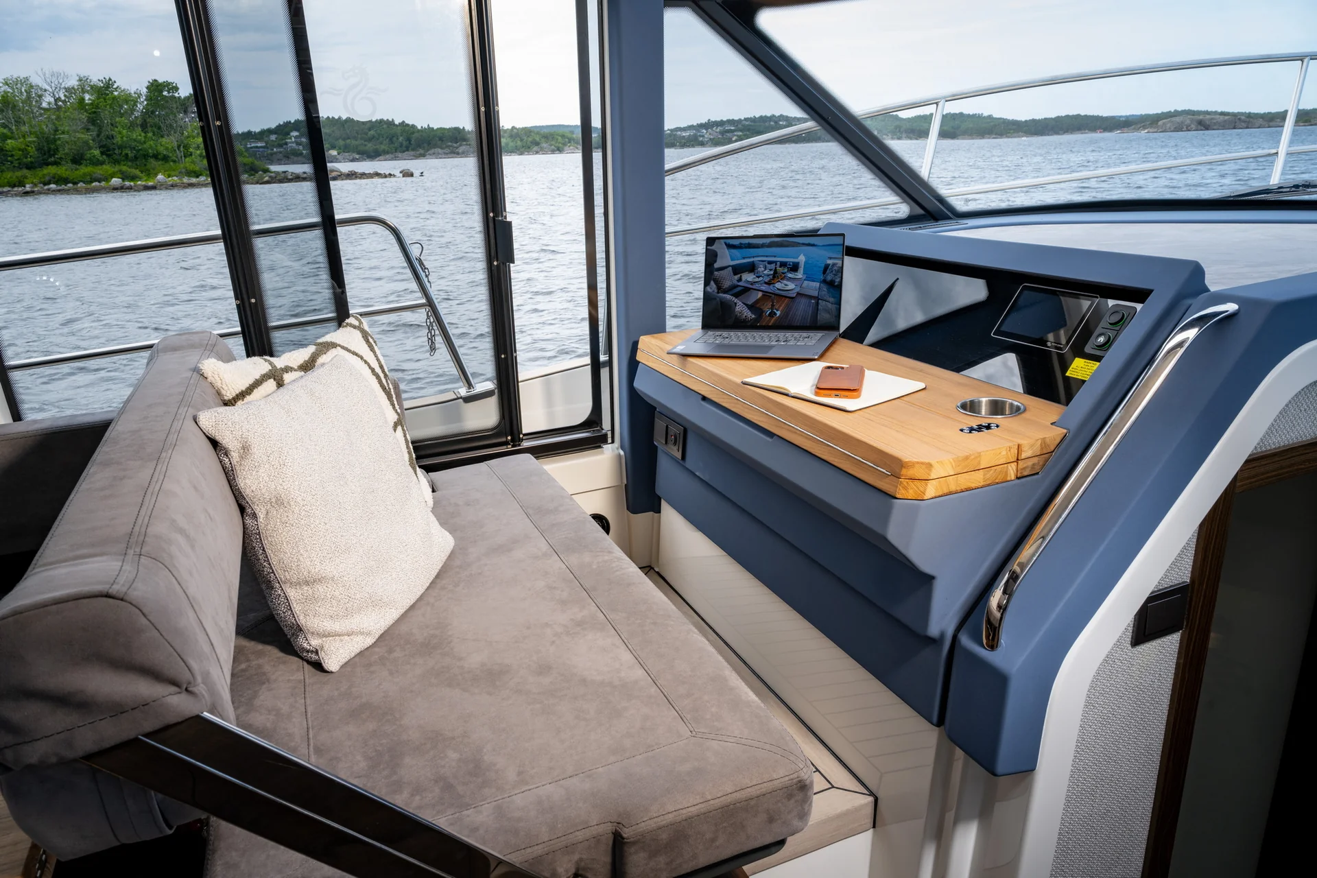 MAREX 440 Scandinavia Panoramic family salon