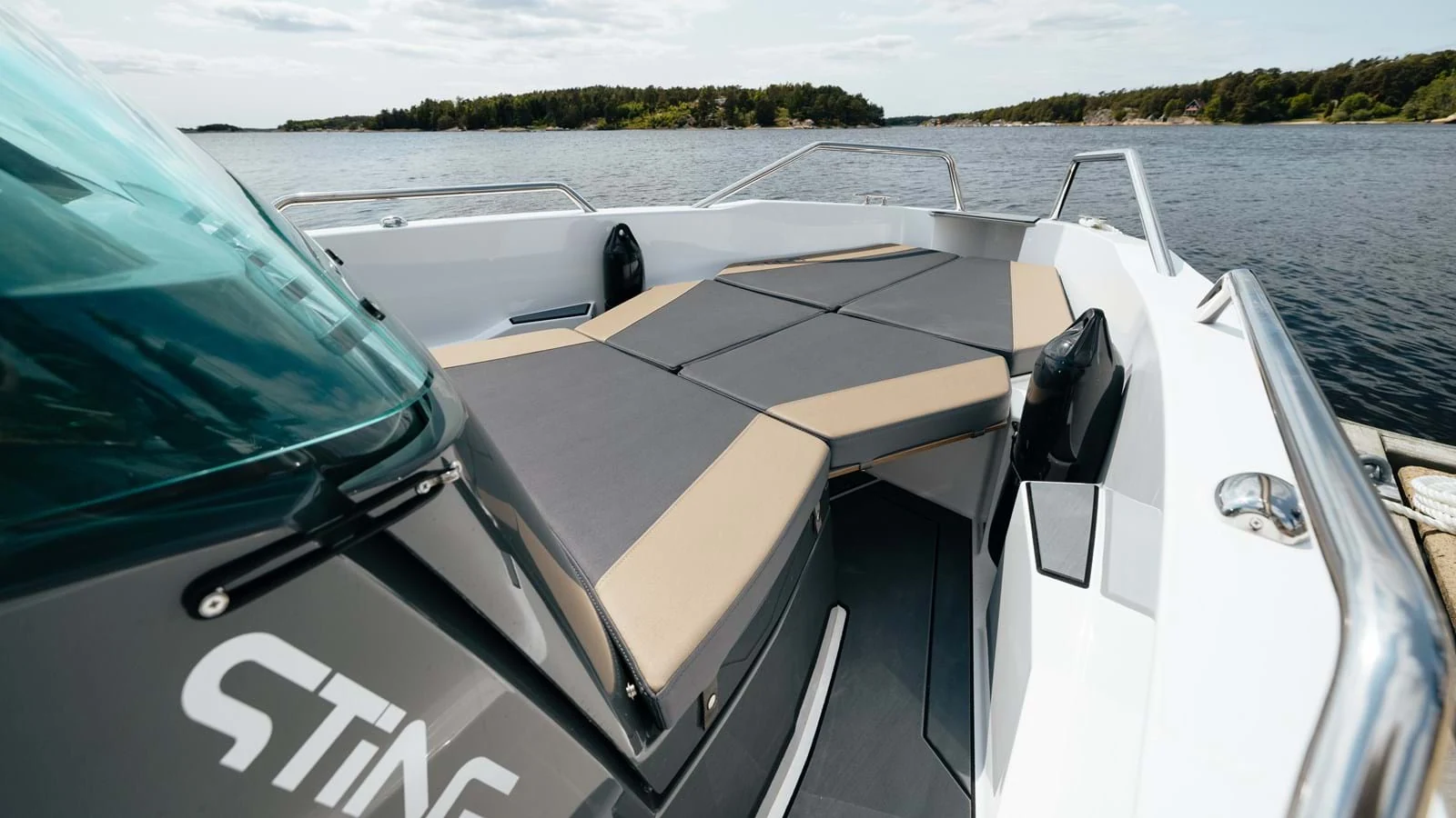 Full bow sunbed