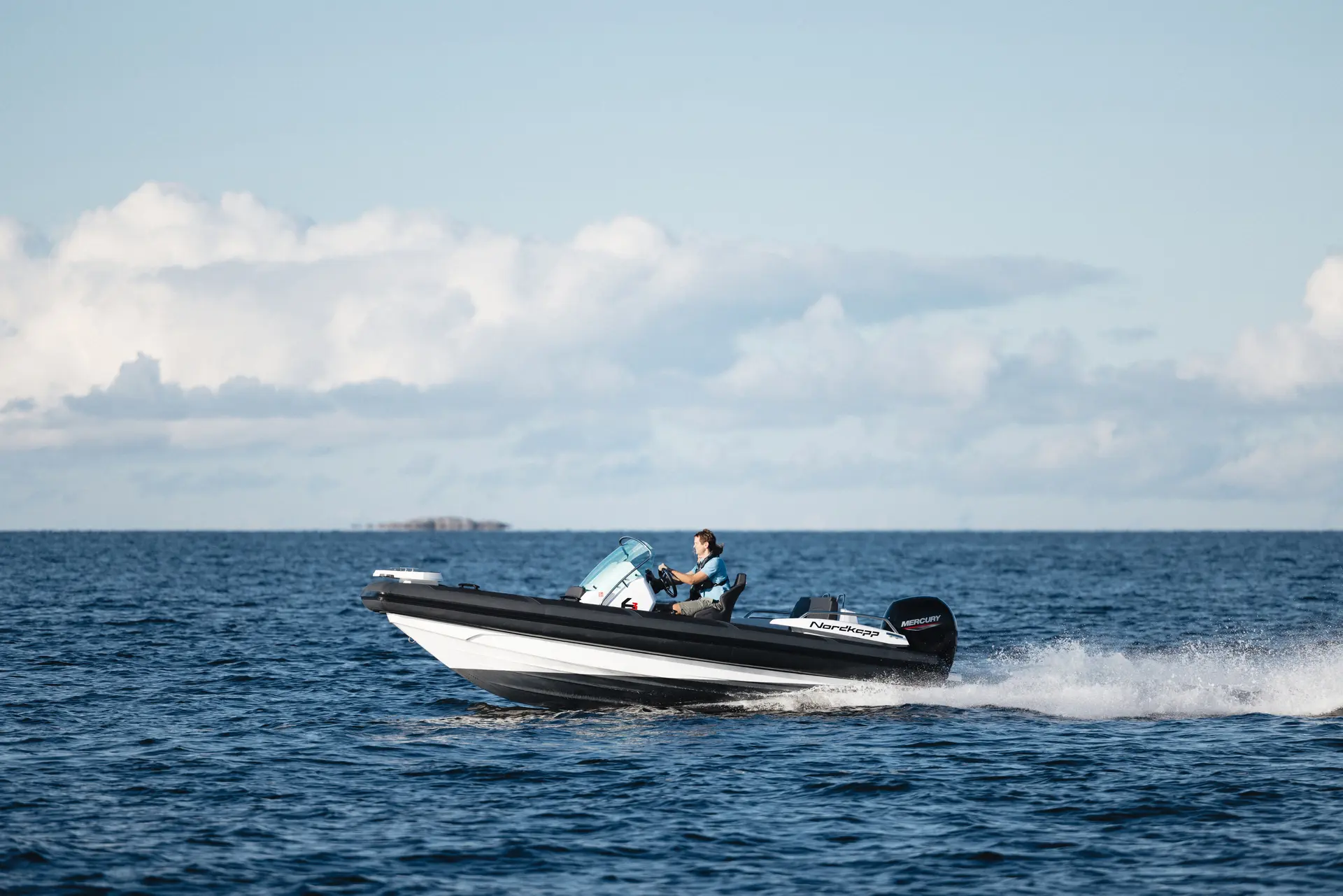 Nordkapp Airborne 6.3 exterior performance and deck image 19