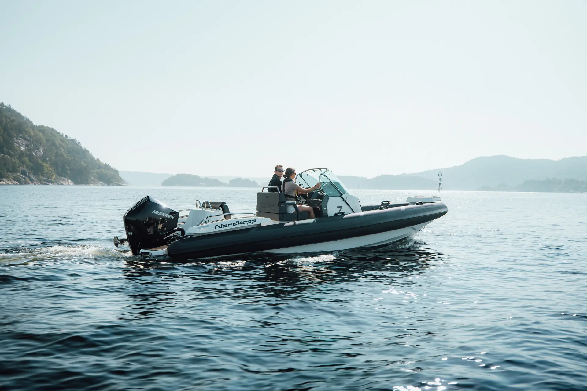 Nordkapp Airborne 7 exterior performance and deck image 7