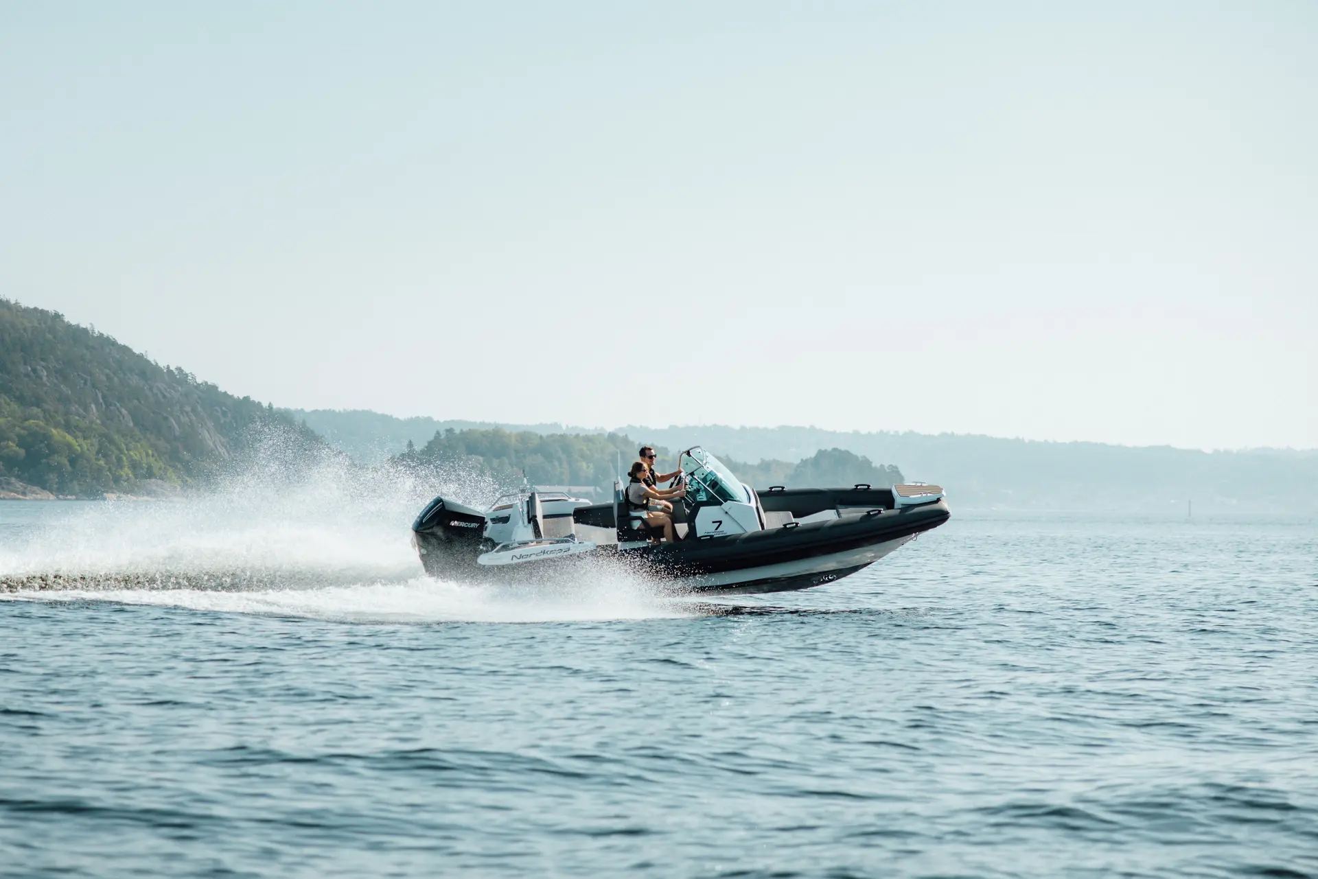 Nordkapp Airborne 7 exterior performance and deck image 11