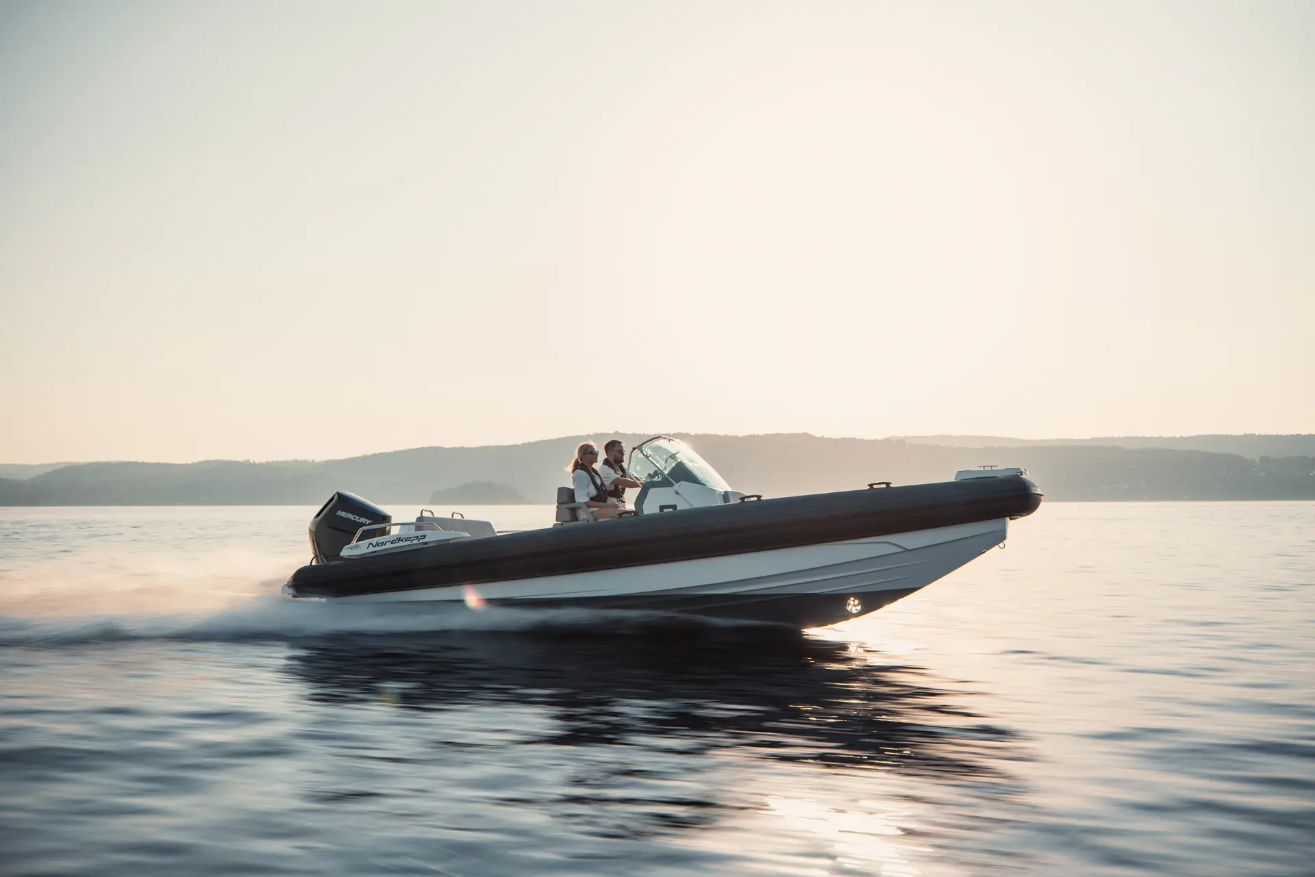 Nordkapp Airborne 8 exterior performance and deck image 7