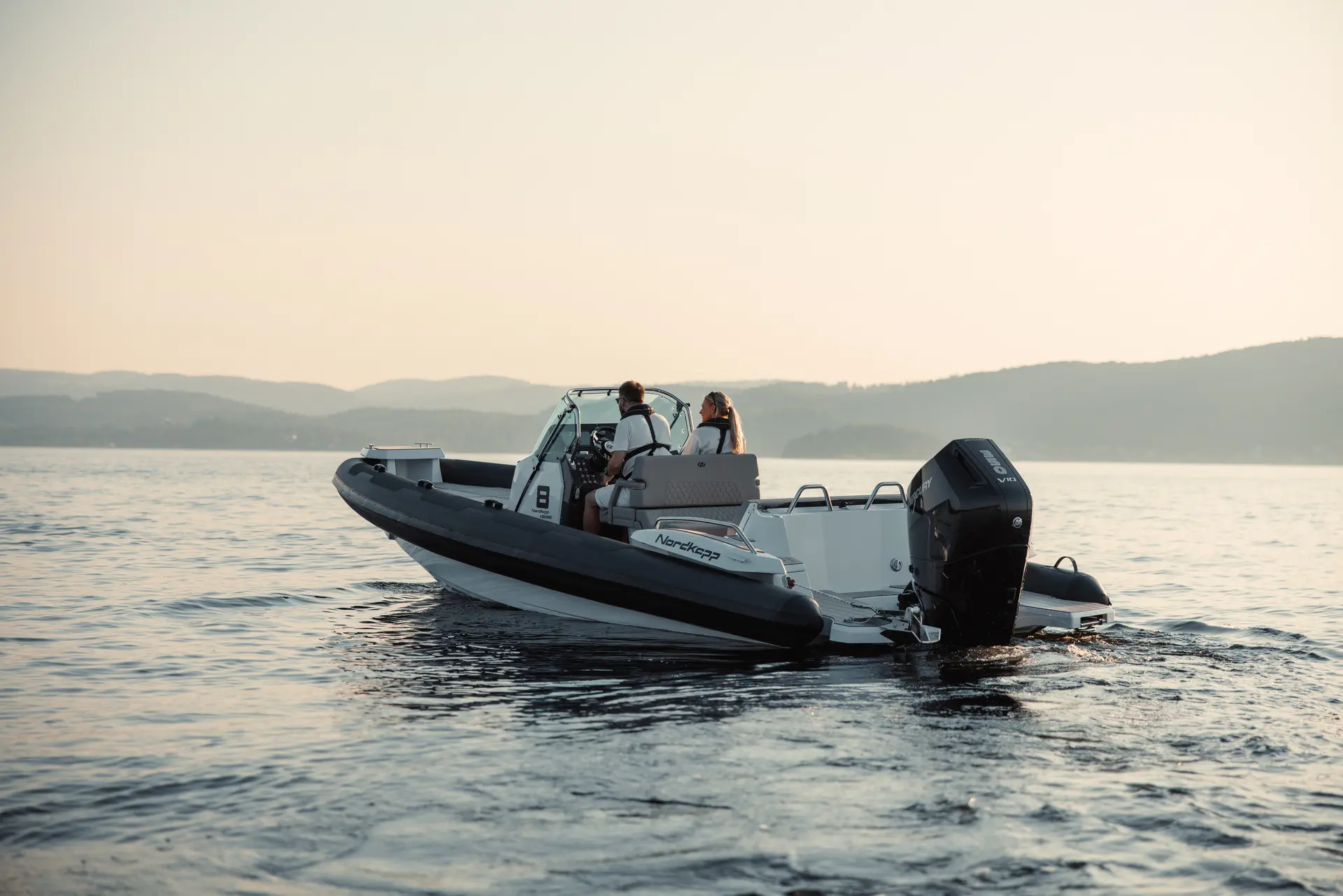 Nordkapp Airborne 8 exterior performance and deck image 13