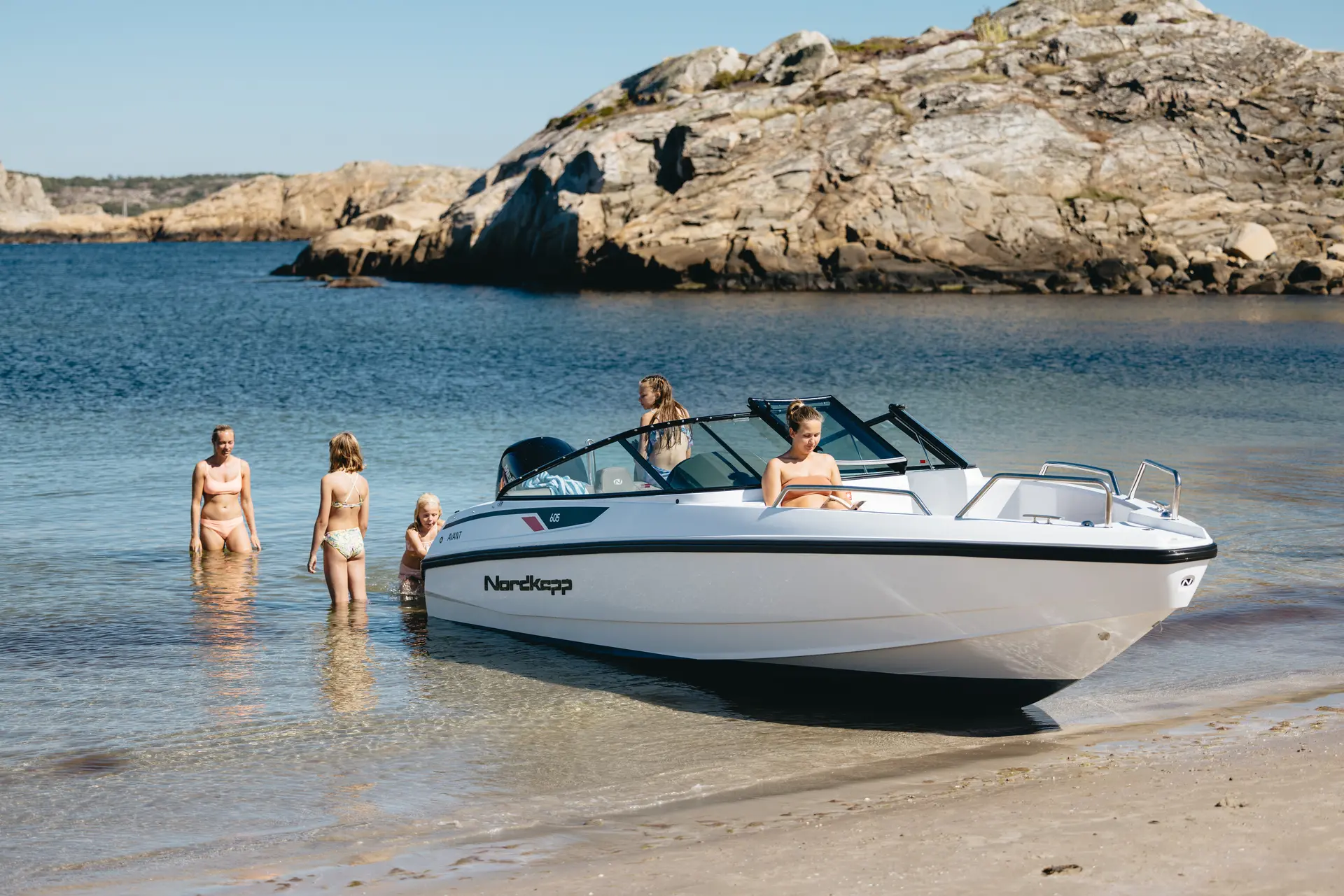 Nordkapp Avant 605 exterior performance and deck image 9