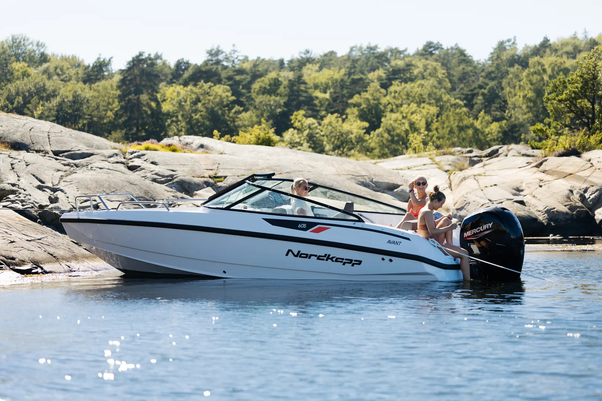Nordkapp Avant 605 exterior performance and deck image 12