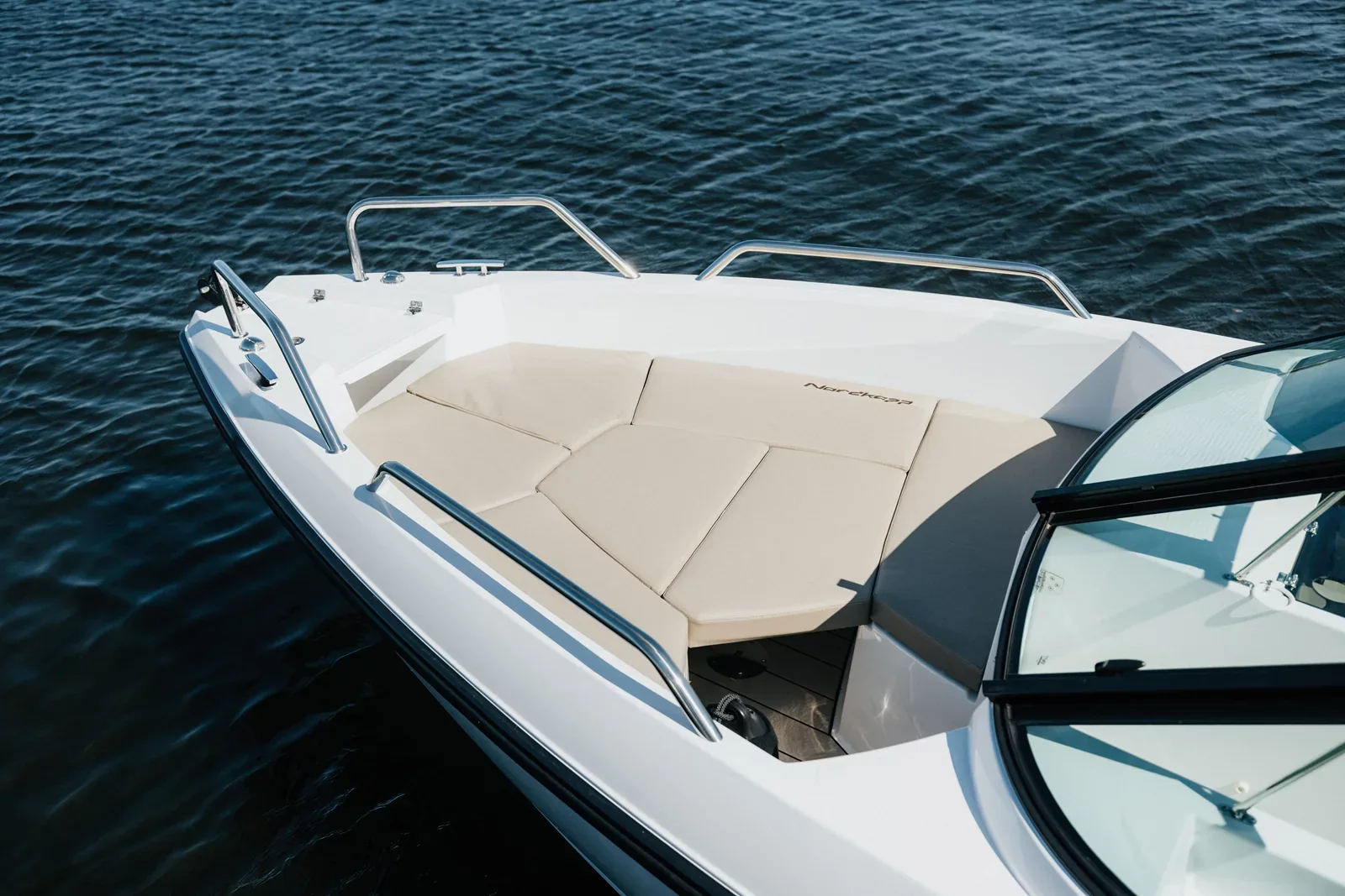 Nordkapp Avant 605 exterior performance and deck image 17