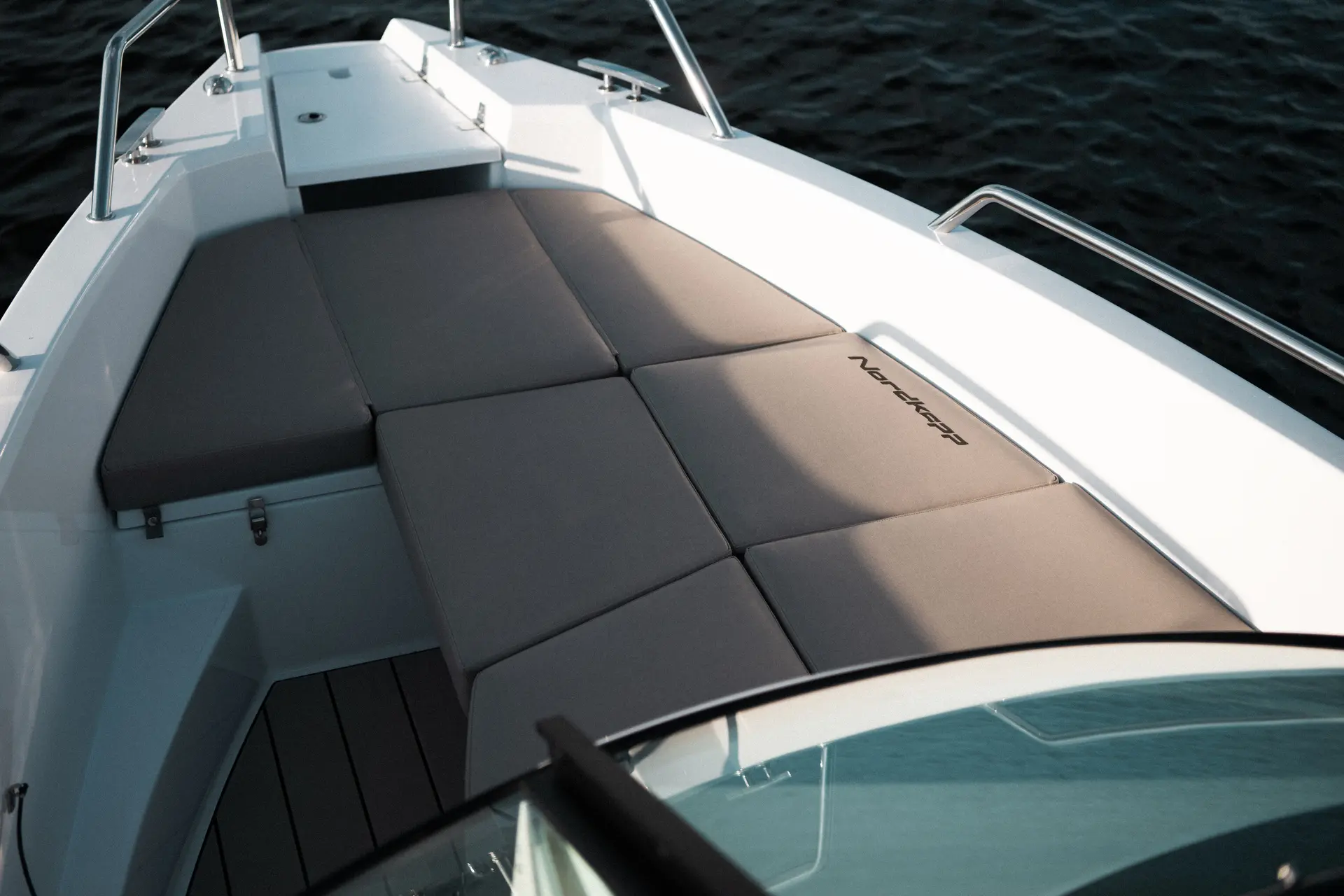 Nordkapp Avant 705 exterior performance and deck image 2