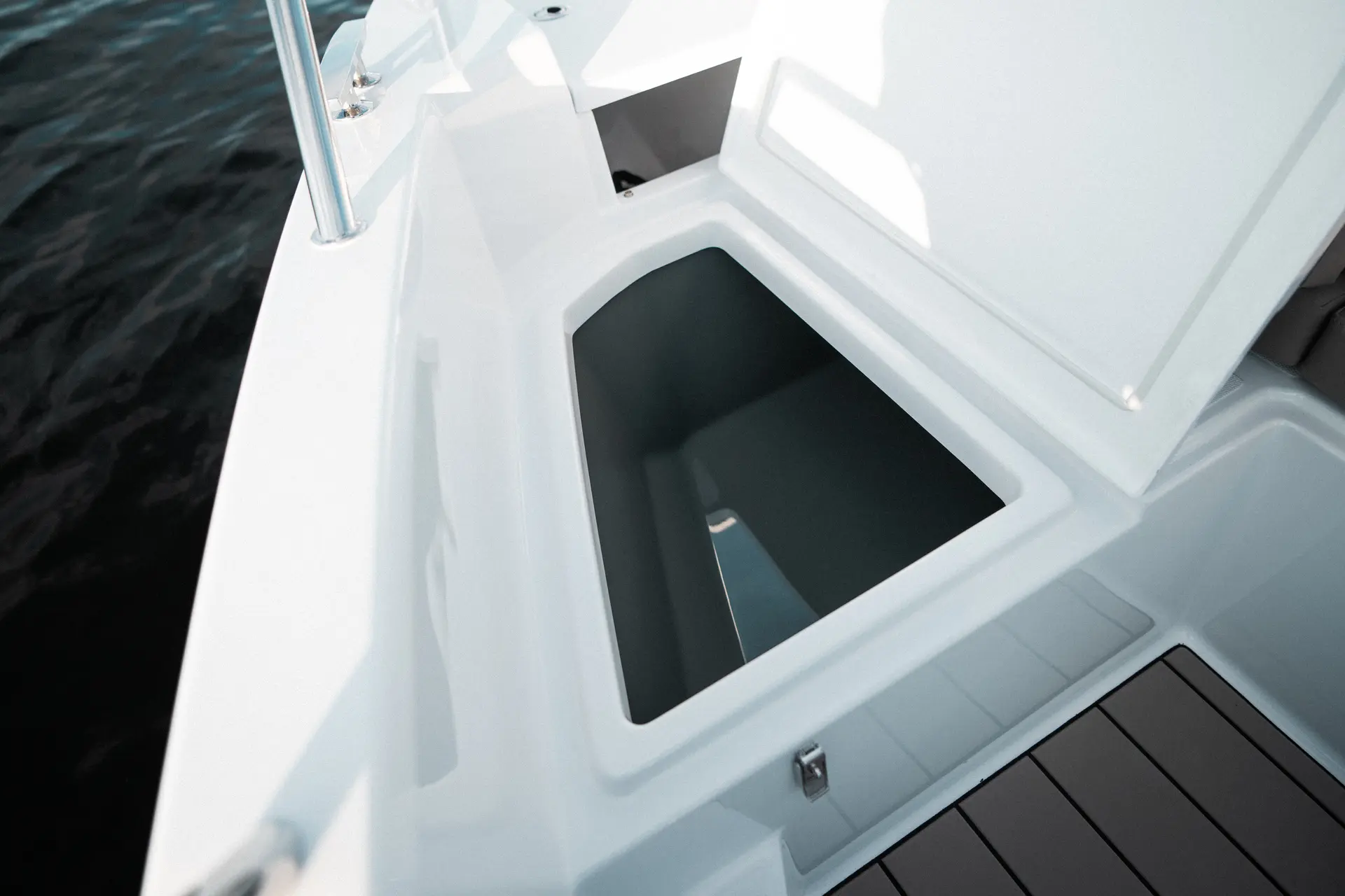 Nordkapp Avant 705 exterior performance and deck image 5